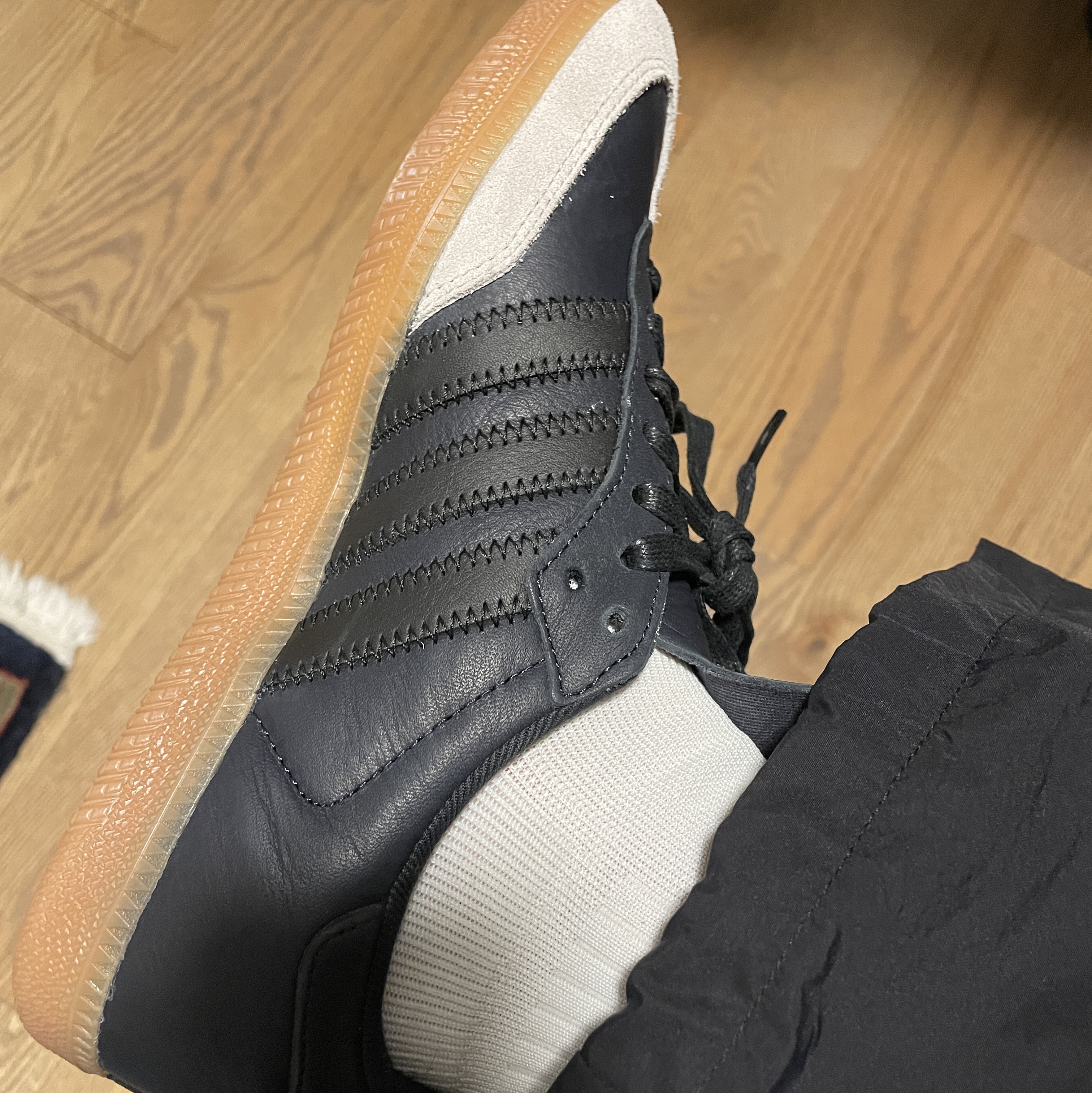 Adidas x Pharrell Williams Humanrace Samba Night Grey Core Black 착용 스타일 - 2