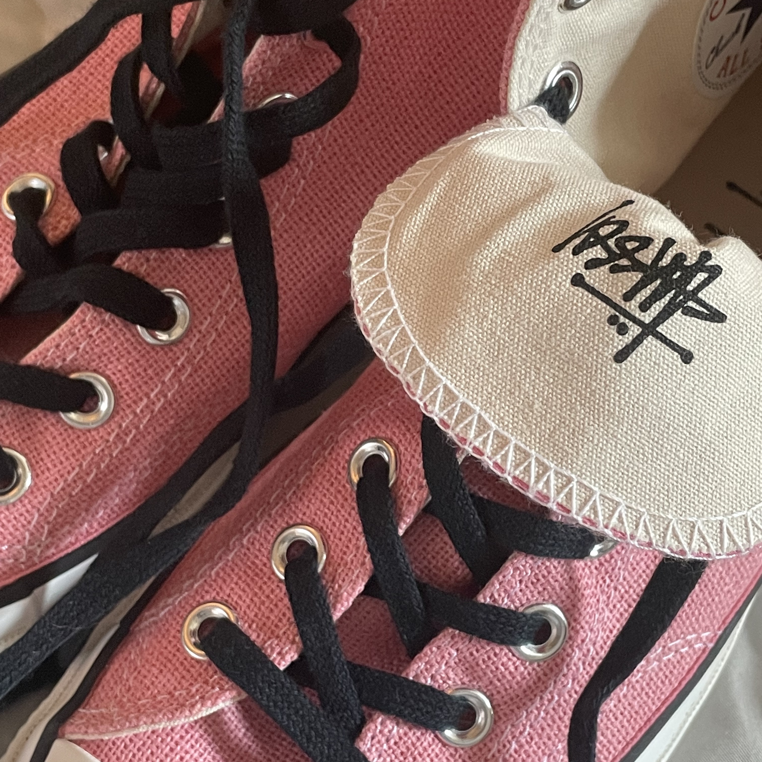 Converse x Stussy Chuck 70 High Plumeria 착용 스타일