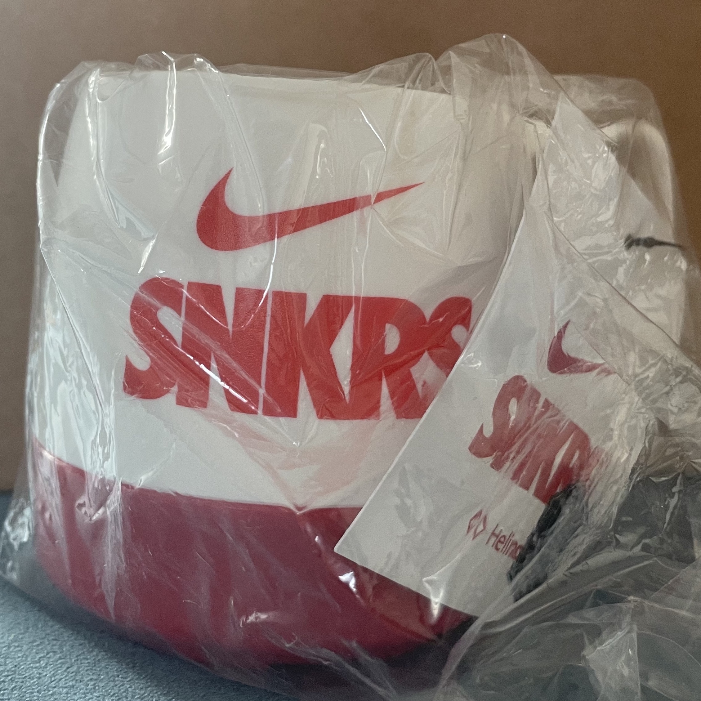 Helinox x Nike SNKRS Lounge Souvenir Dinex Mug White 착용 스타일