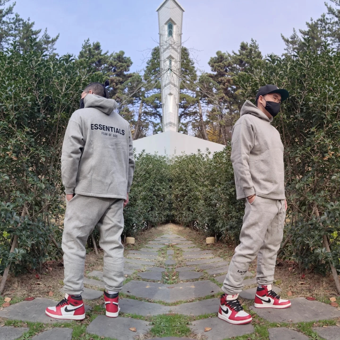 Essentials The Core Collection Relaxed Hoodie Dark Oatmeal, Essentials The Core Collection Sweatpants Dark Oatmeal 착용 스타일 - 1