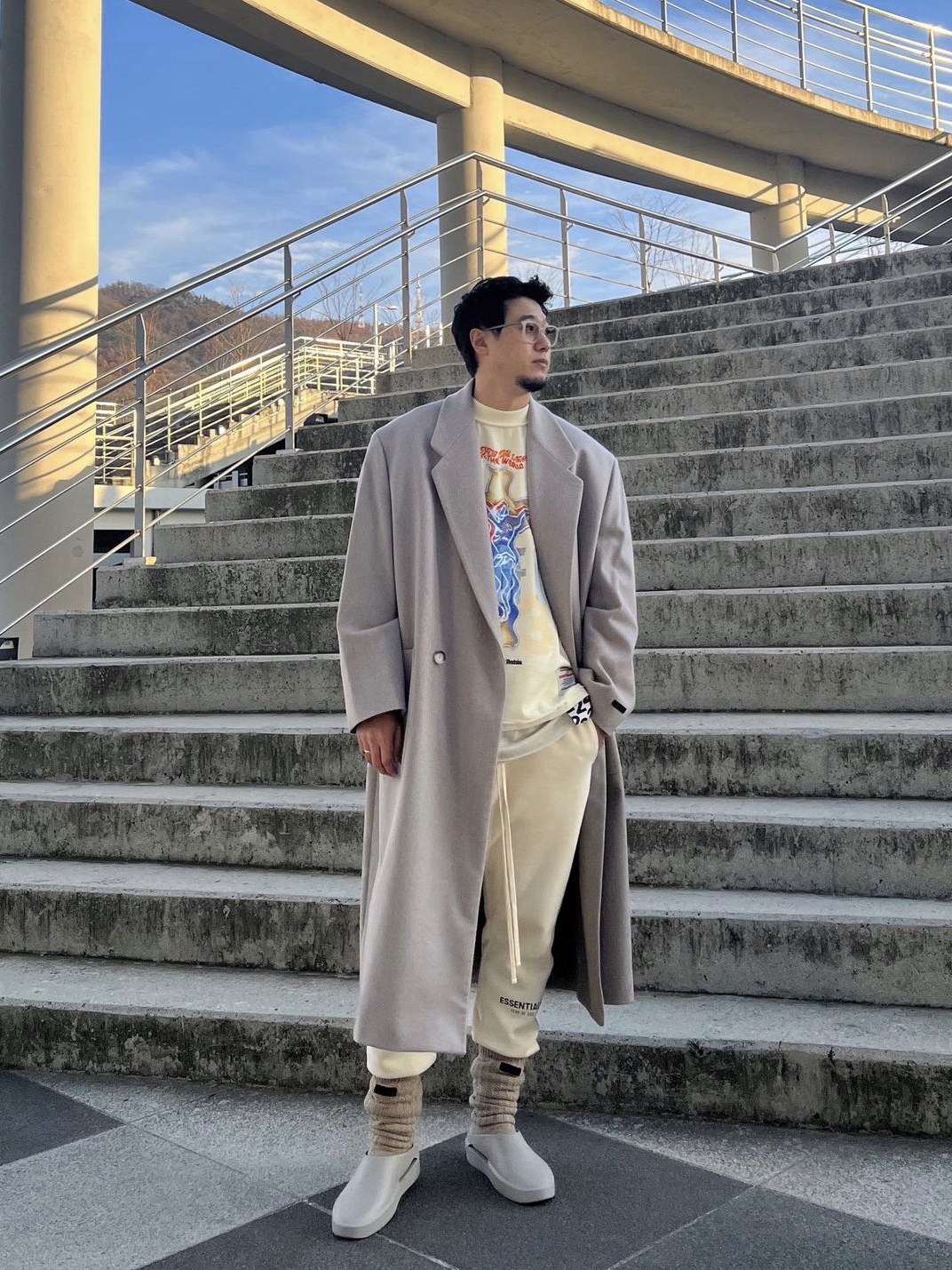 Essentials Sweatpants Cream - 21SS, Fear of God The California Concrete 착용 스타일
