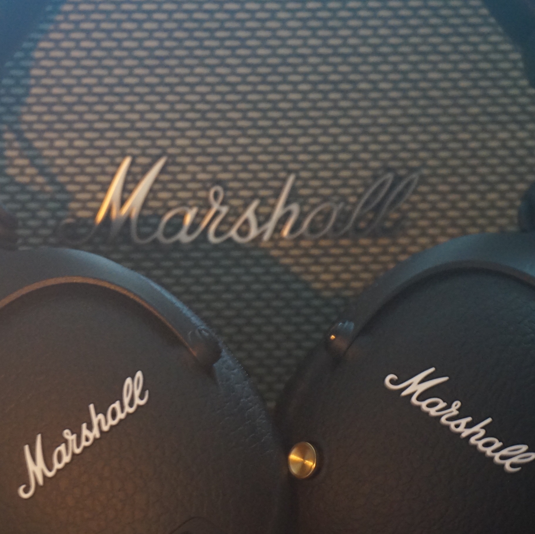 Marshall Monitor II A.N.C Black (Korean Ver.) 착용 스타일 - 2