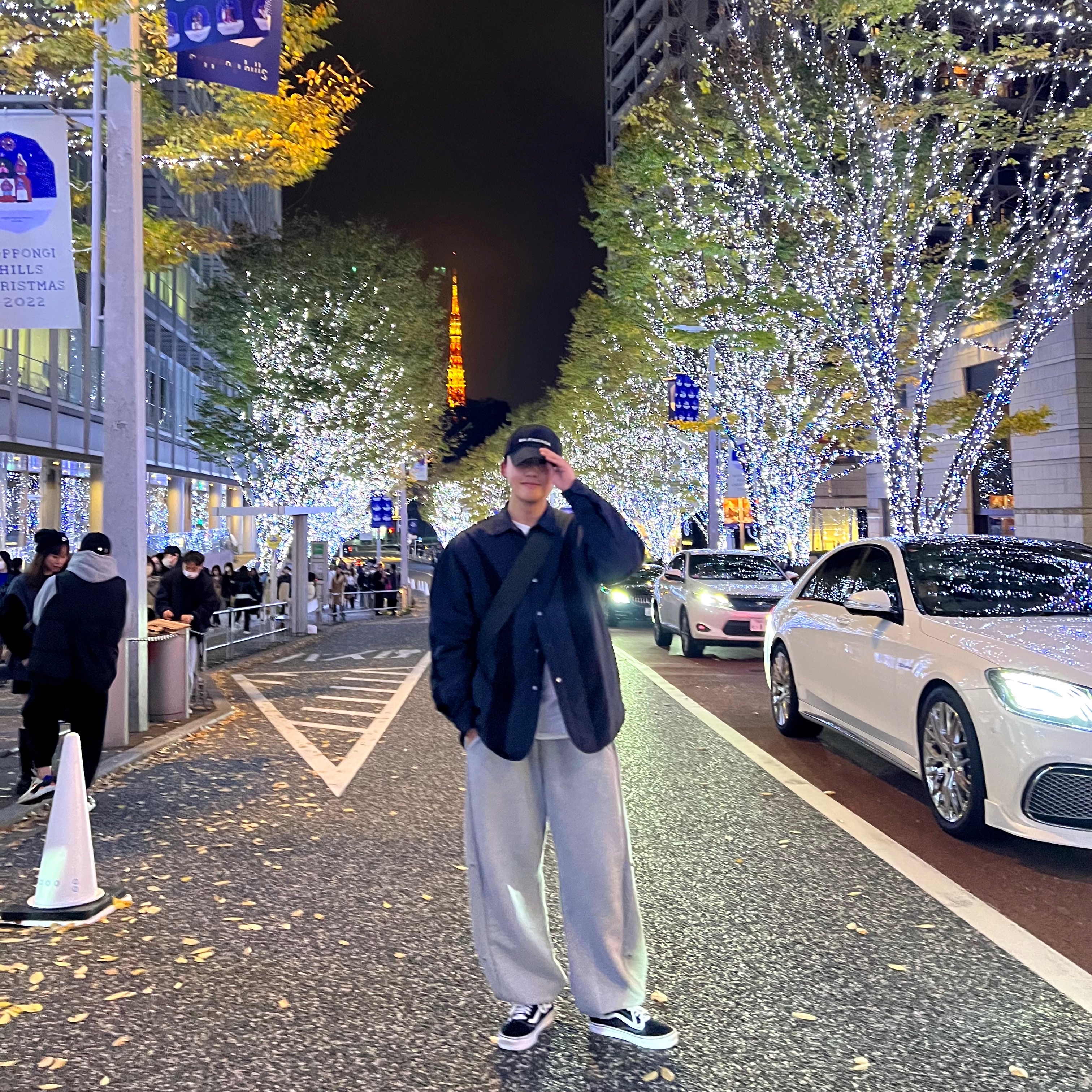 Balenciaga Logo Cap Black, Bottega Veneta Padded Tech Cassette Belt Bag Black Parakeet 착용 스타일 - 1