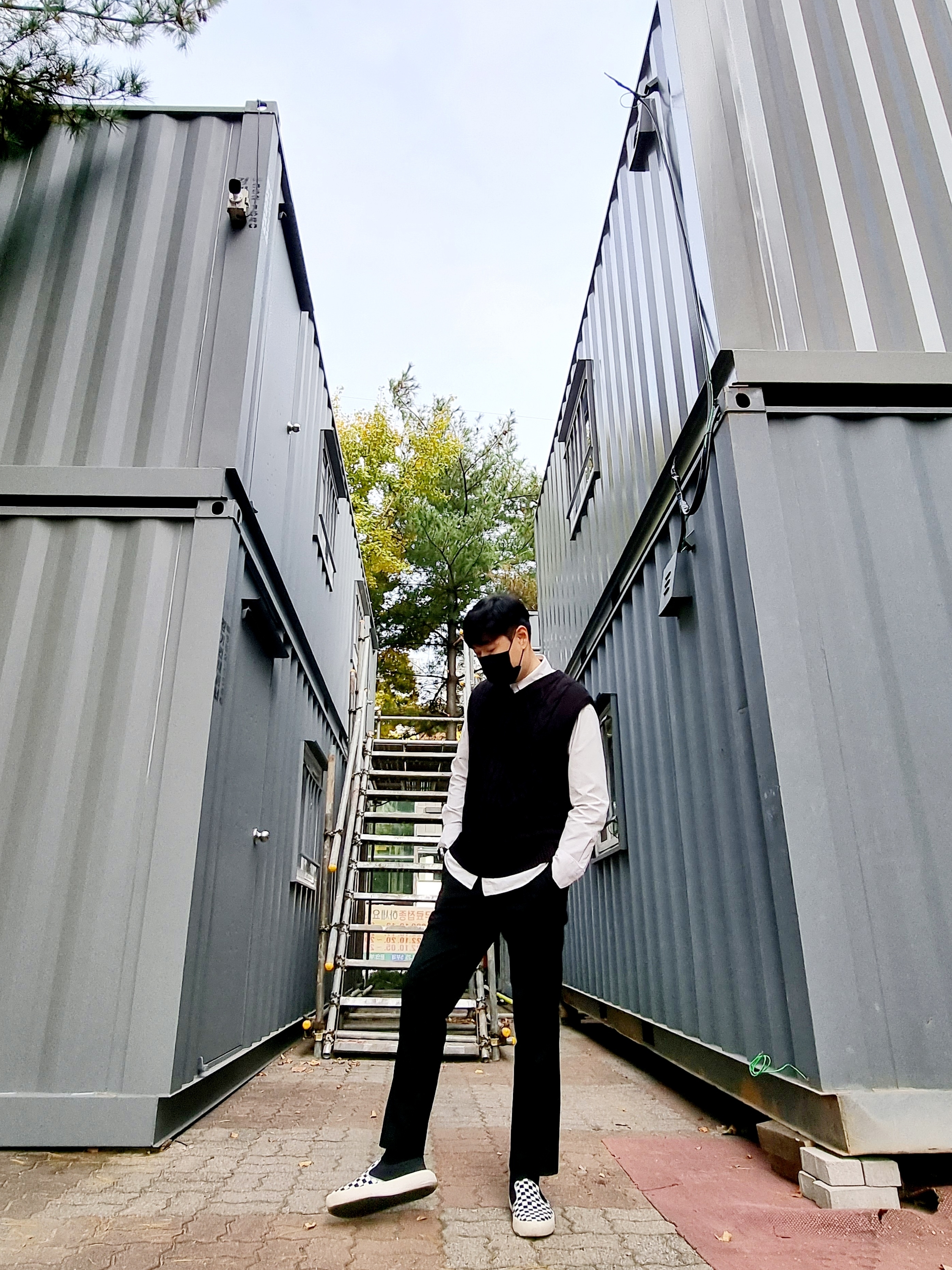 Vans Checkerboard Comfycush One Black 착용 스타일 - 1
