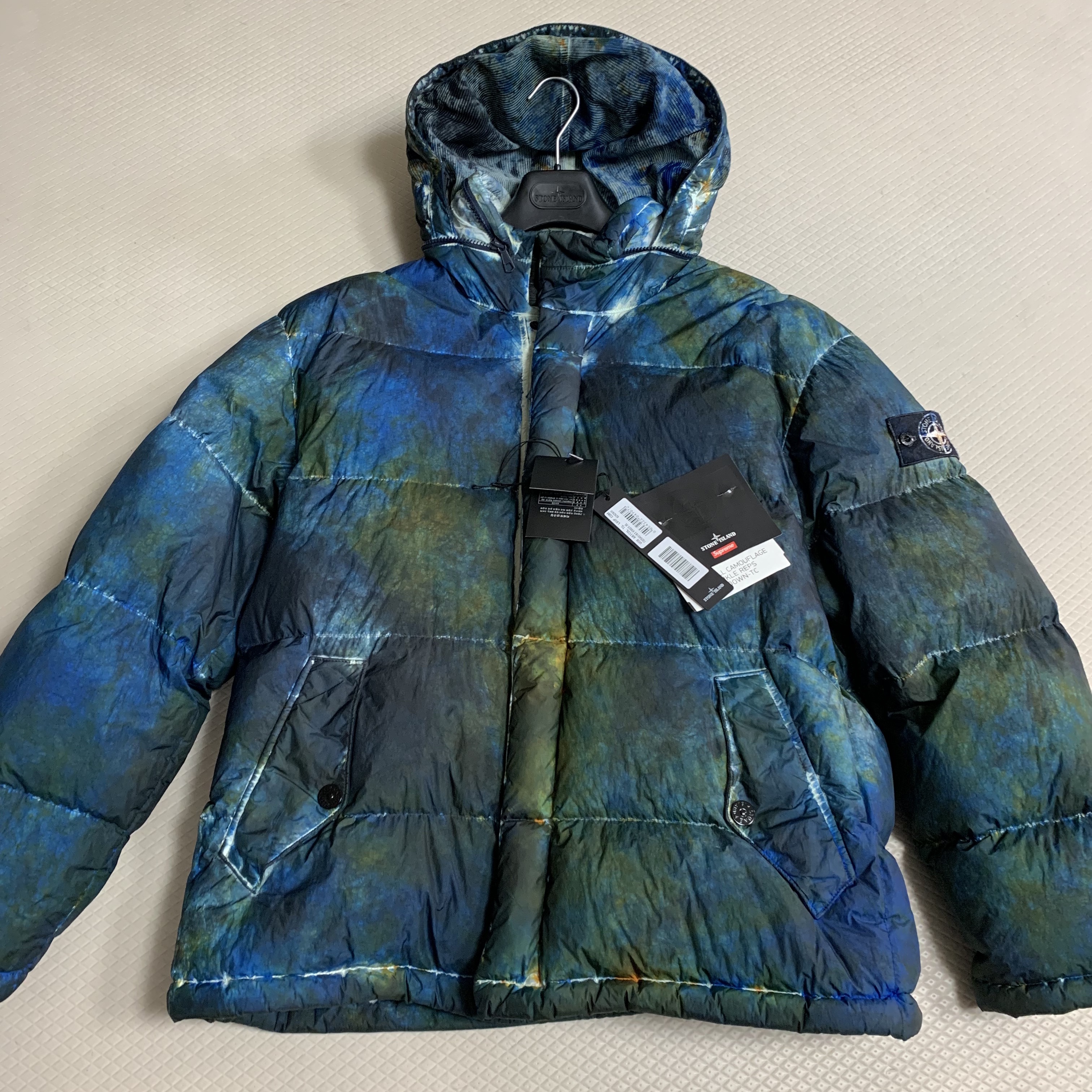 Supreme x Stone Island Painted Camo Crinkle Down Jacket Dark Teal - 20FW 착용 스타일
