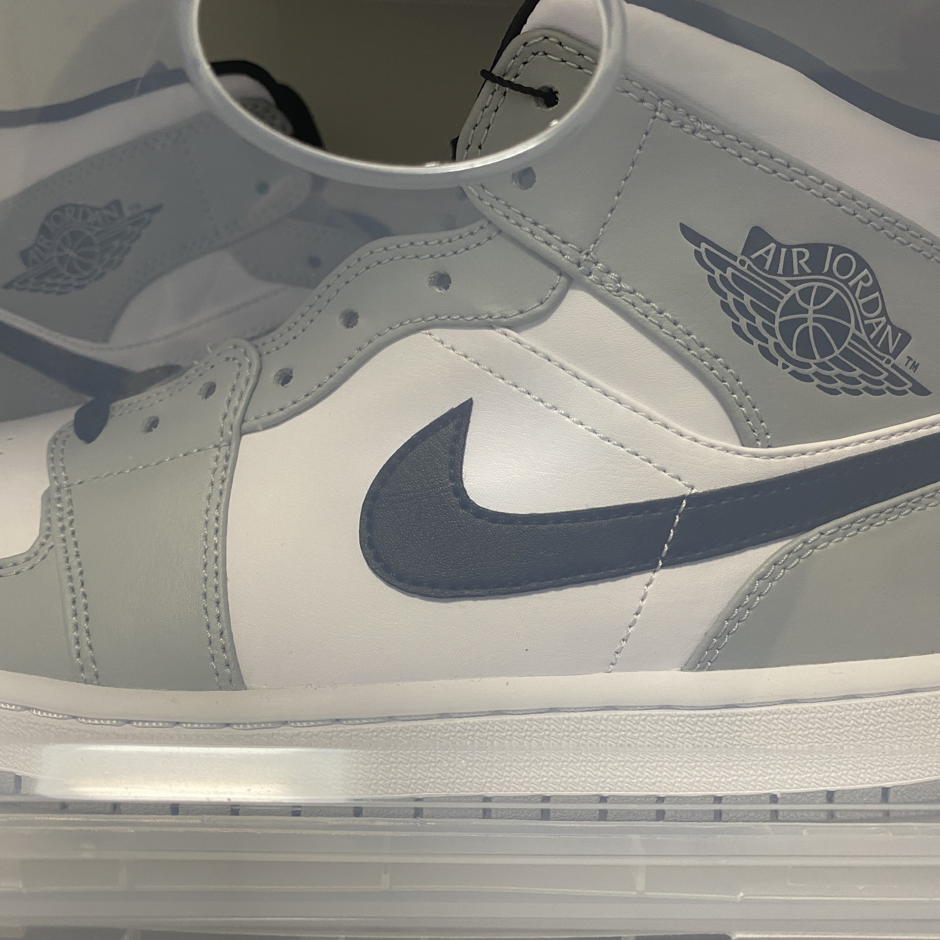 Jordan 1 Mid Light Smoke Grey 착용 스타일