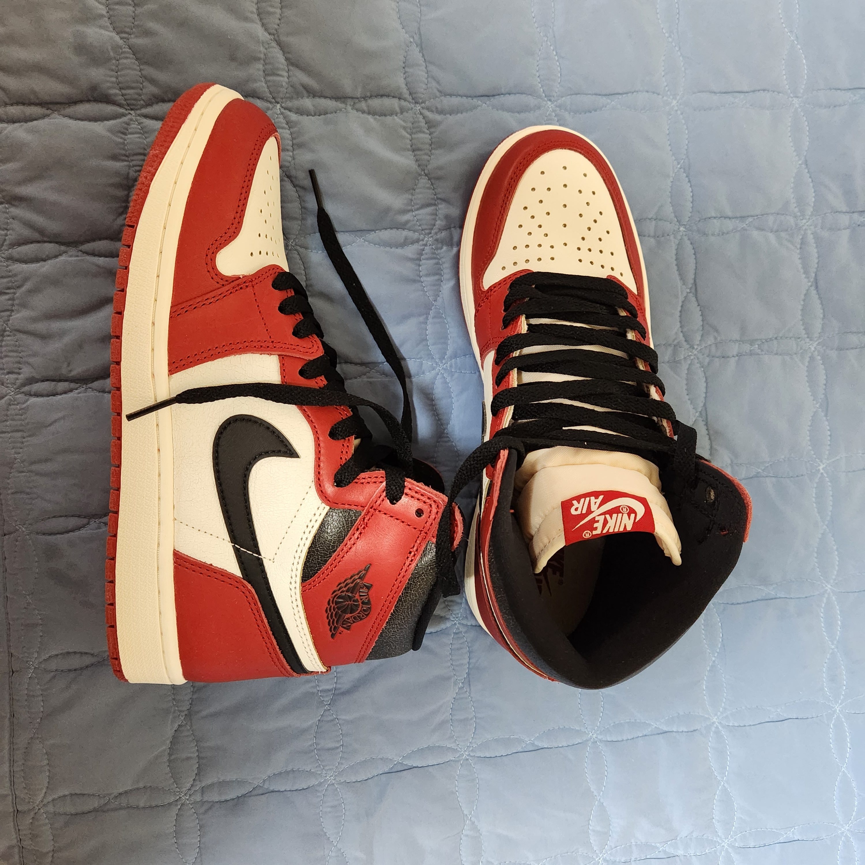 Jordan 1 Retro High OG Chicago 2022, Off-White Allover Check Flannel Arrow Shirt Red 착용 스타일 - 3