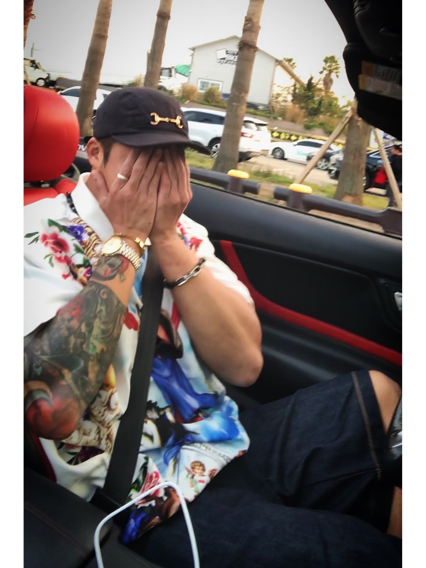 Supreme Heavenly Silk Polo White - 22FW, Louis Vuitton Monogram Chain Necklace Silver 착용 스타일 - 4