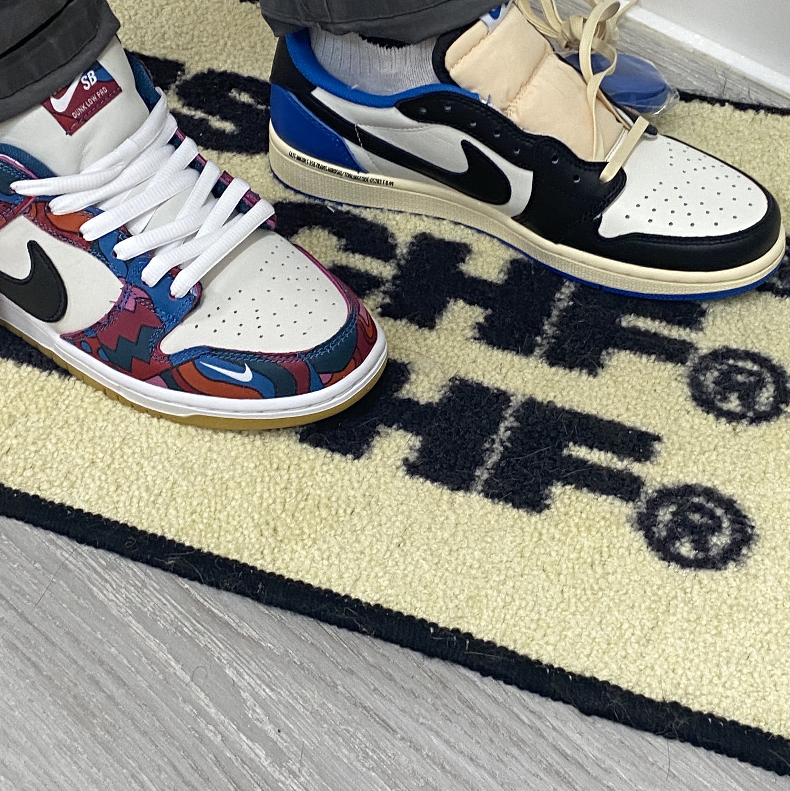 Nike x Parra SB Dunk Low Pro Abstract Art, Jordan 1 x Travis Scott x Fragment Retro Low OG SP Military Blue 착용 스타일 - 2