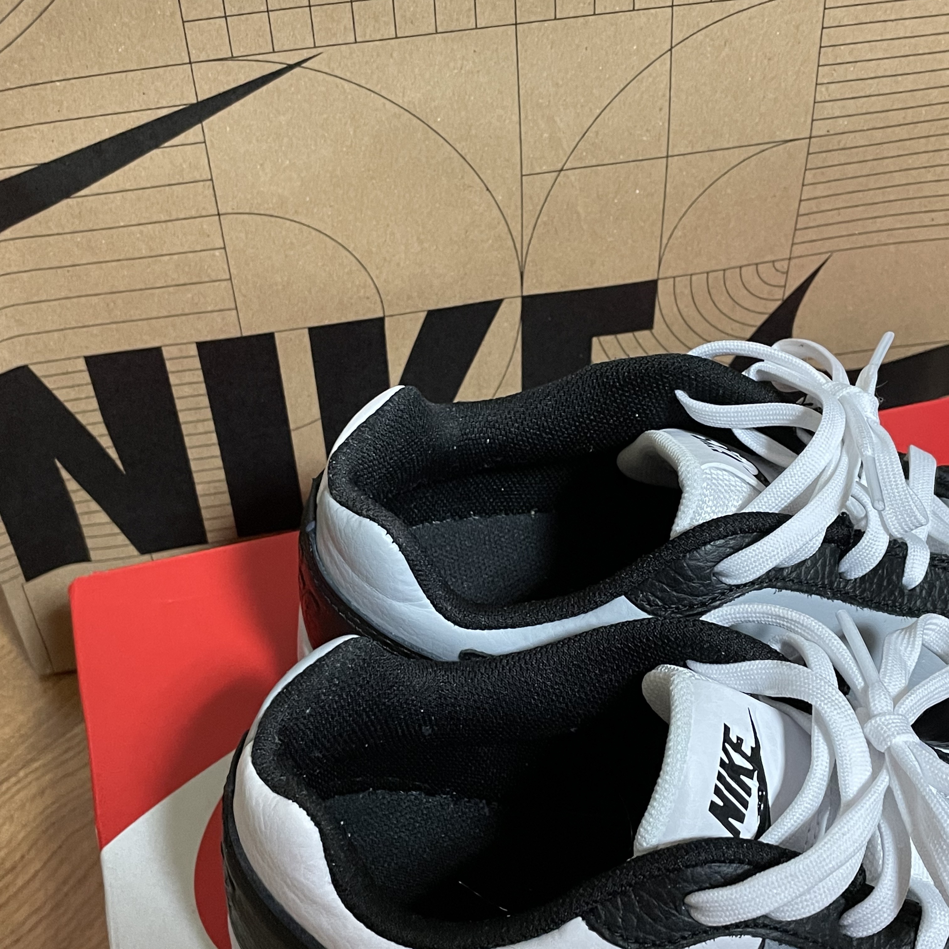 Nike Ebernon Low Premium White Black 착용 스타일 - 1