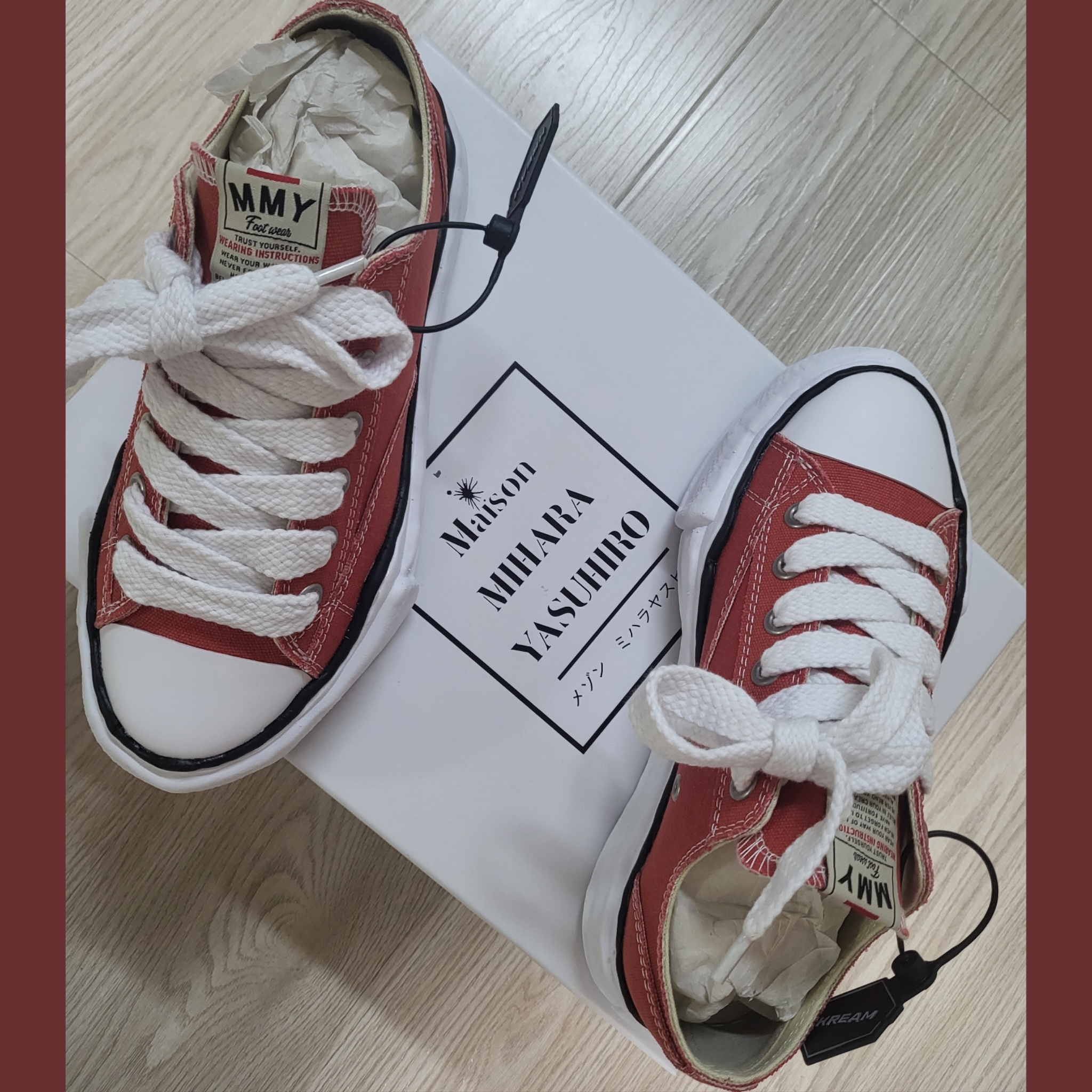 Maison Mihara Yasuhiro Peterson OG Sole Canvas Low Sneakers Orange 착용 스타일 - 3