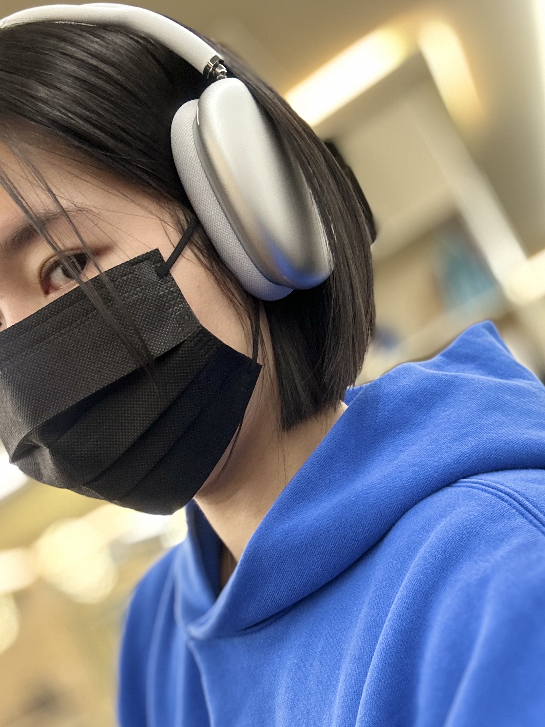 Apple AirPods Max Lightning Silver (Korean Ver.), Yeezy Gap Hoodie Blue 착용 스타일 - 1