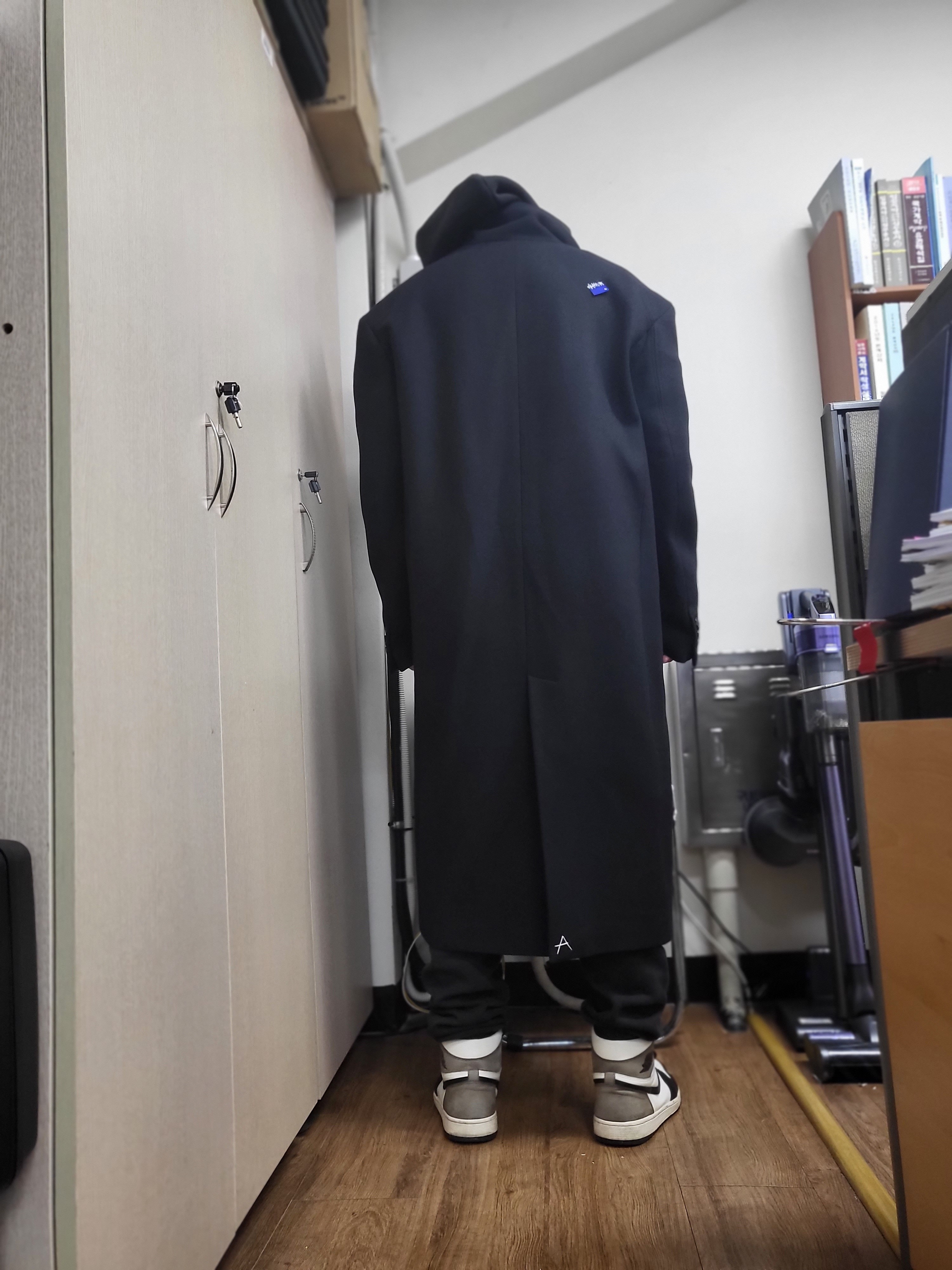 Jordan 1 Retro High OG Black Mocha, Zara x Ader Error Wool Blend Oversize Coat Black 착용 스타일 - 2