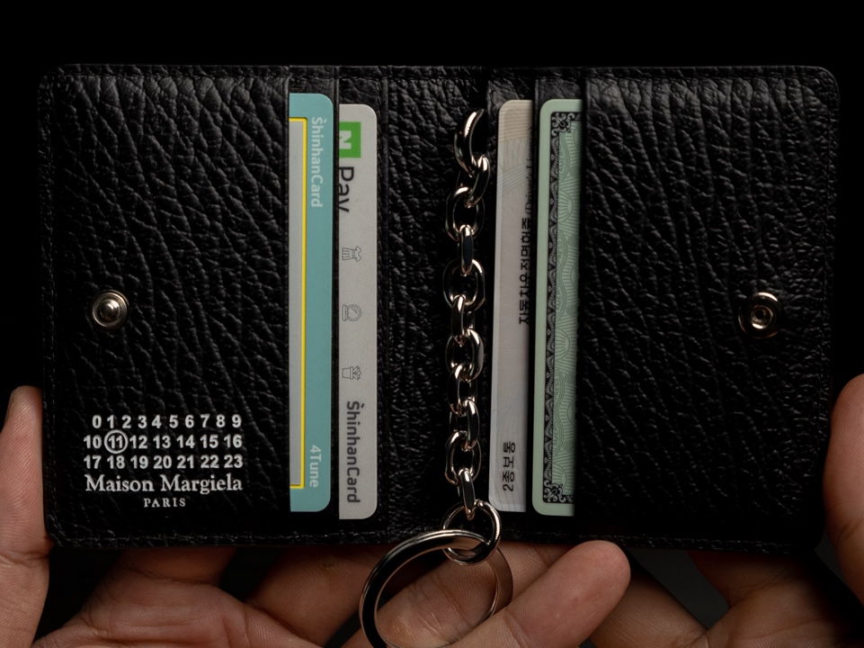 Maison Margiela Keyring Wallet Black 착용 스타일 - 2