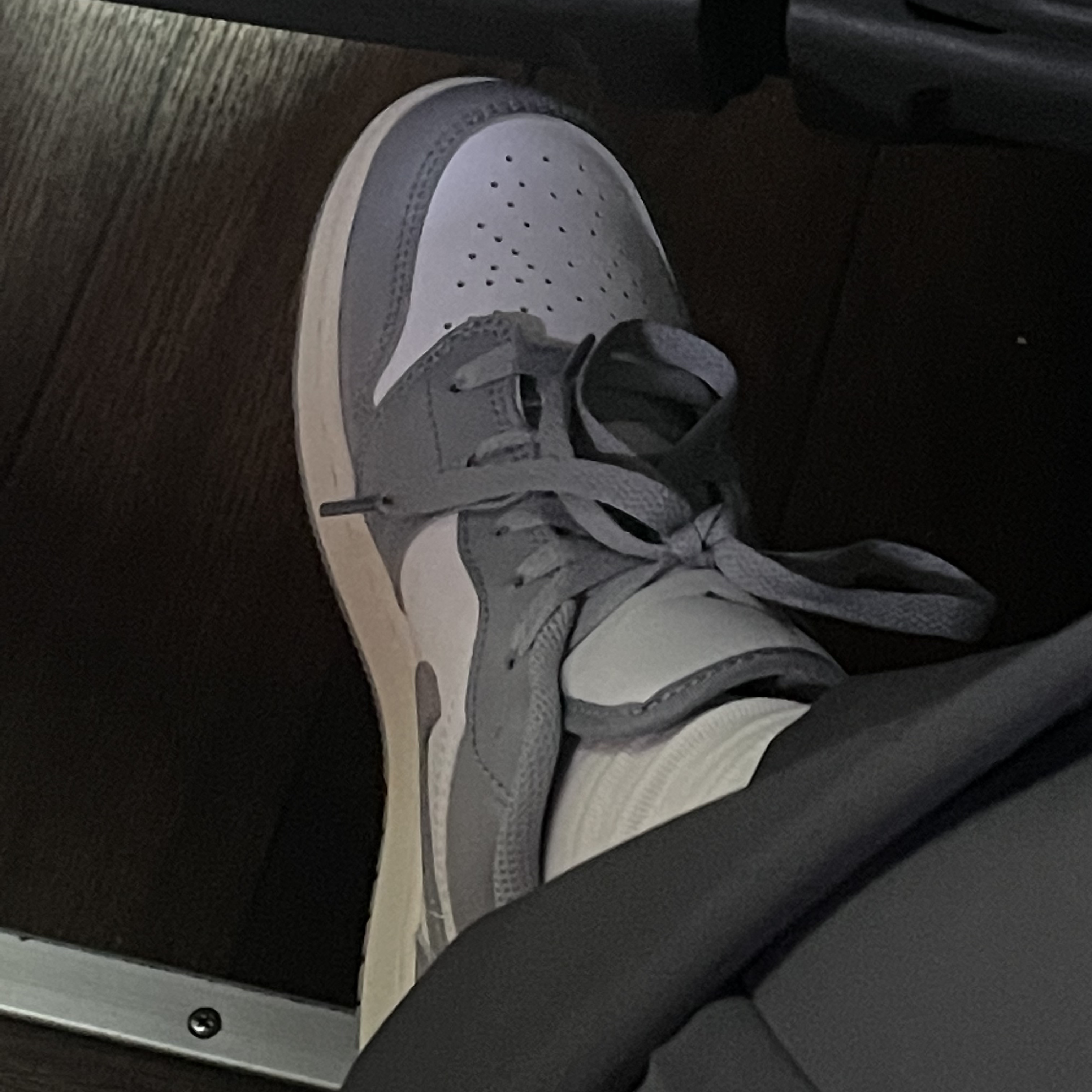 Jordan 1 Low Stealth and White, (GS) Jordan 1 Low Stealth and White 착용 스타일