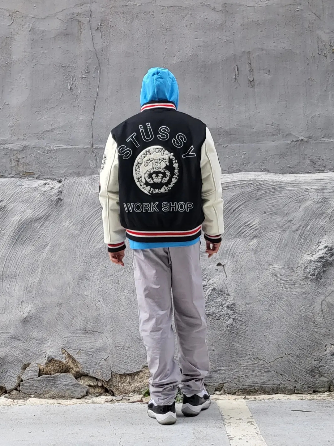 Stussy x Our Legacy x Denim Tears TTL Varsity Jacket Black, Stussy x Cactus Plant Flea Market 8 Ball Pigment Dyed Hoodie Blue 착용 스타일 - 2