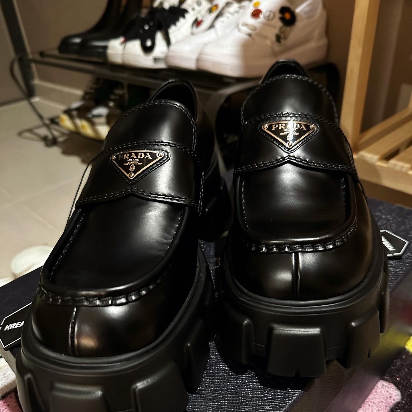 Prada Monolith Brushed Leather Loafers Black, Nike x Peaceminusone Kwondo1 White 착용 스타일 - 1