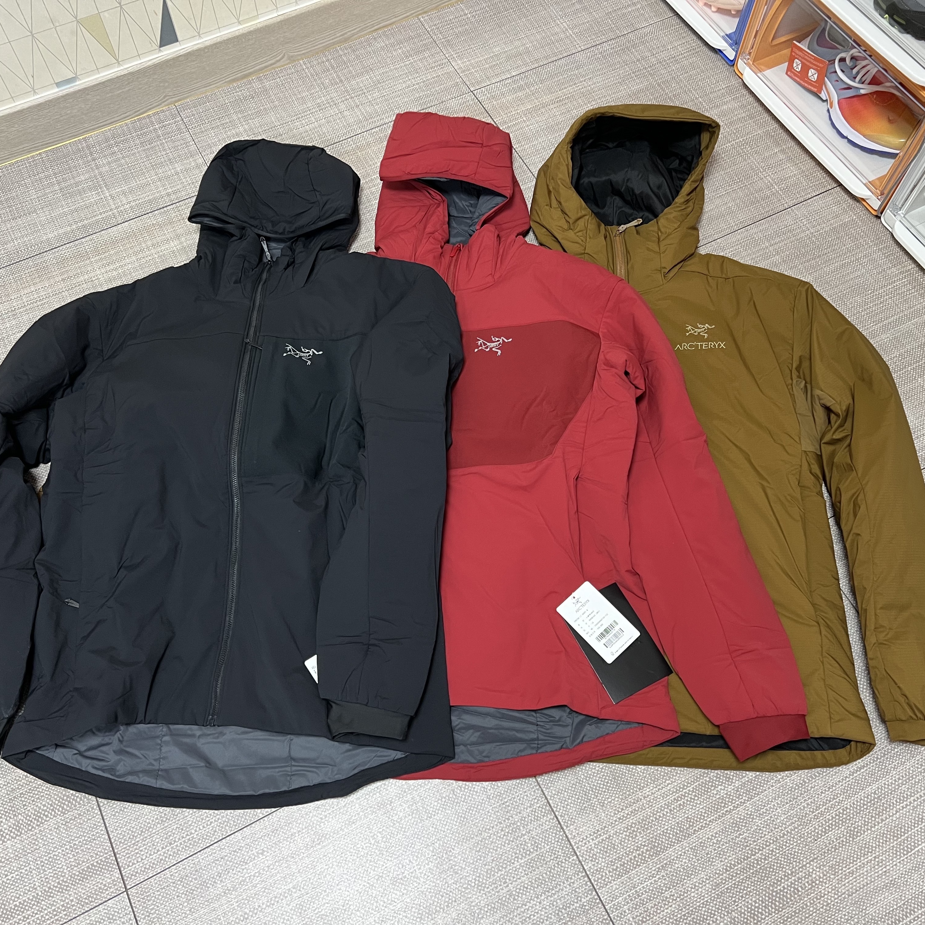 Arc'teryx Proton LT Hoody Black, Arc'teryx Atom AR Hoody Relic 착용 스타일