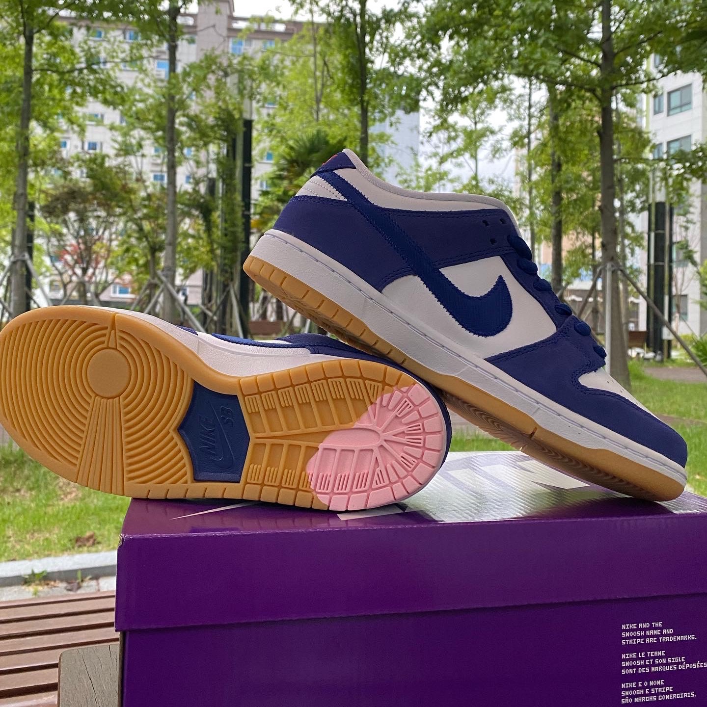 Nike SB Dunk Low Pro Premium Deep Royal Blue 착용 스타일 - 2