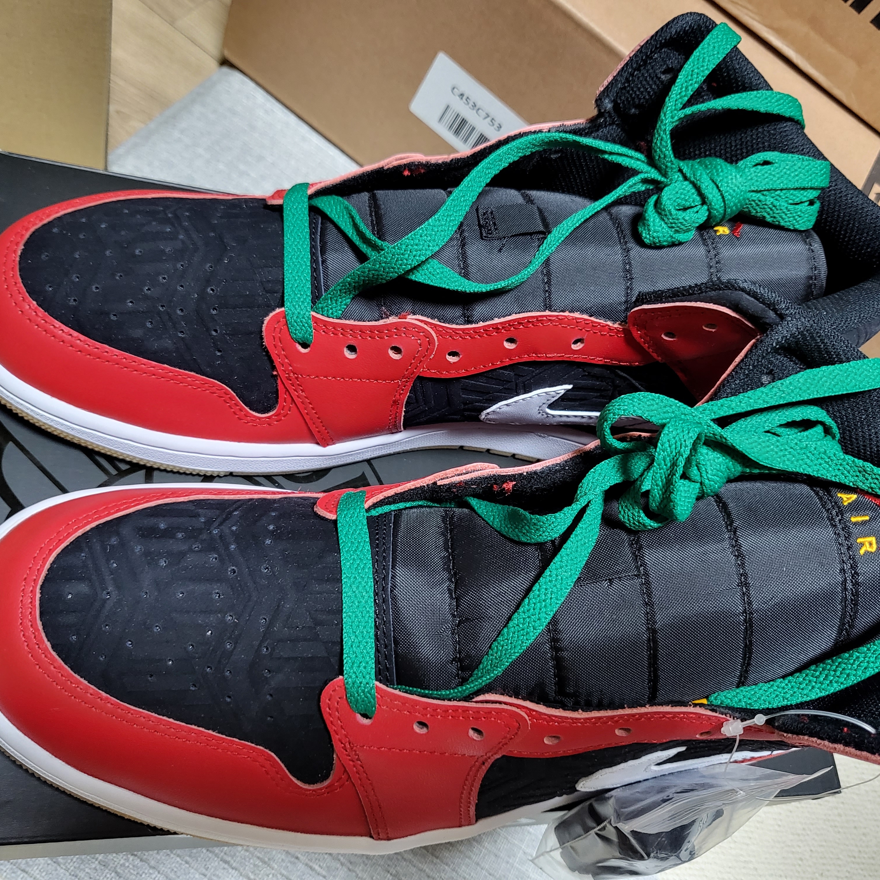 Jordan 1 Mid SE Black Fire Red 착용 스타일 - 4