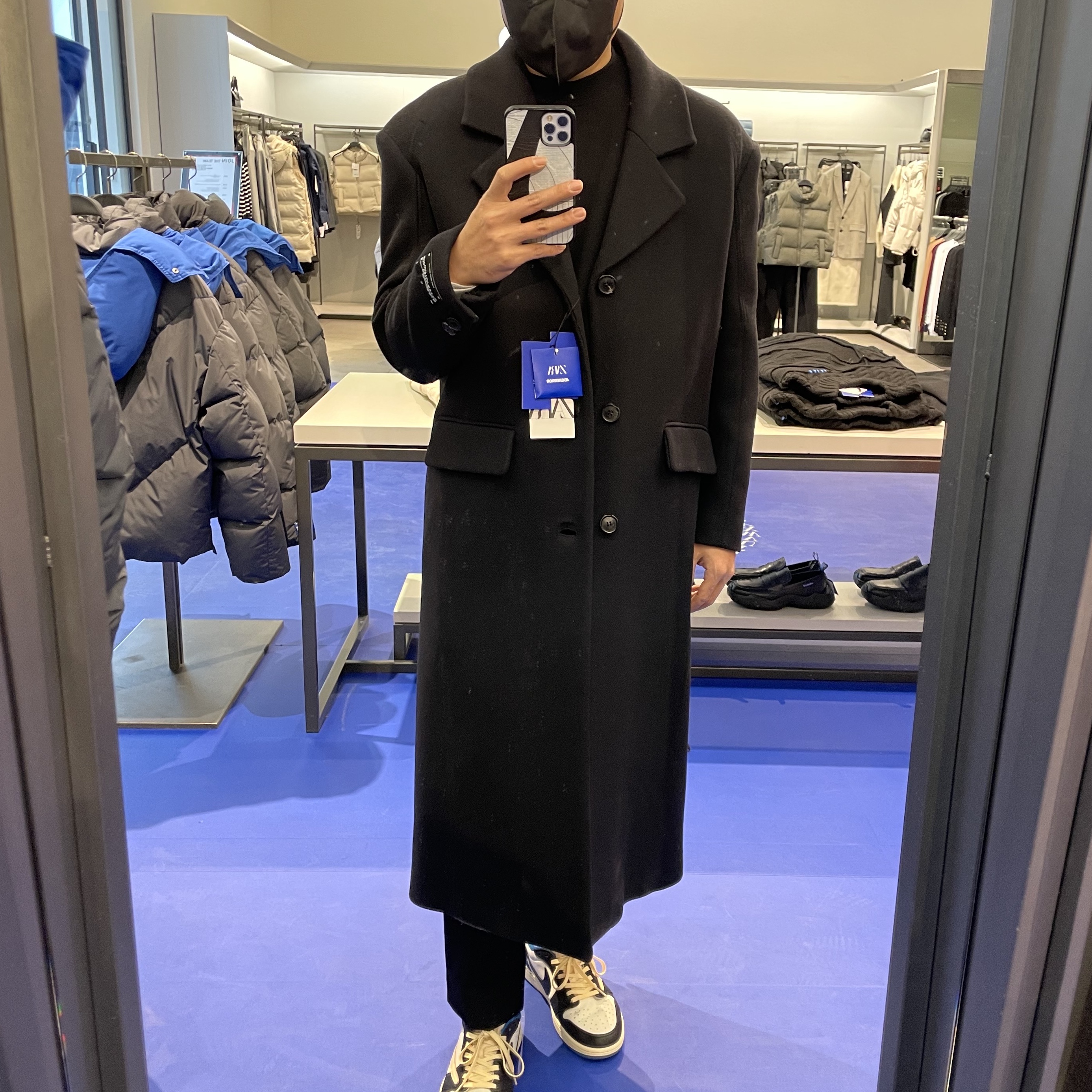 Zara x Ader Error Wool Blend Oversize Coat Black, Jordan 1 x Travis Scott x Fragment Retro Low OG SP Military Blue 착용 스타일 - 1
