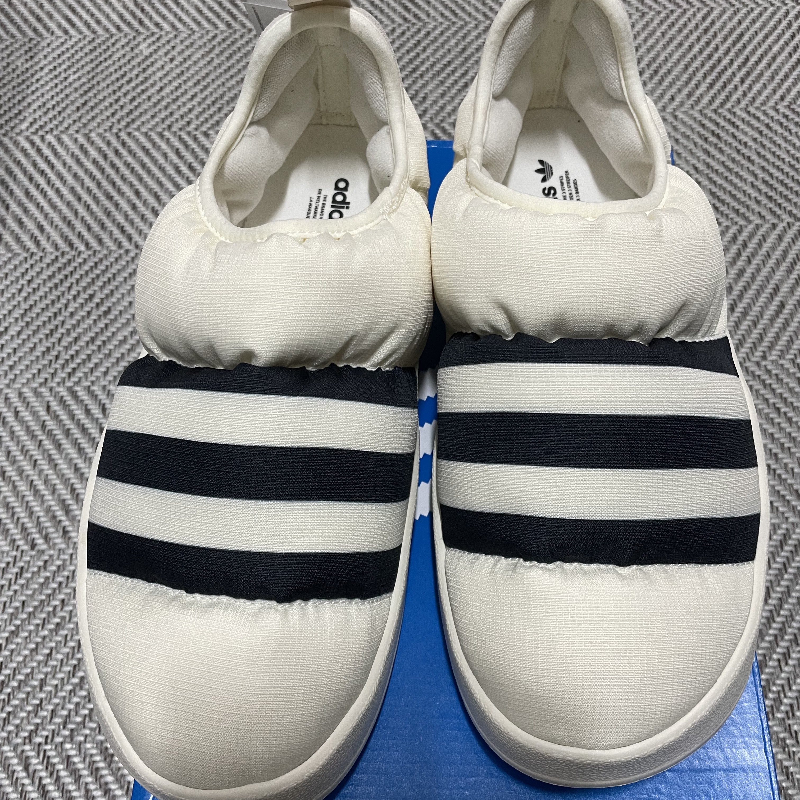Adidas Puffylette Off White 착용 스타일