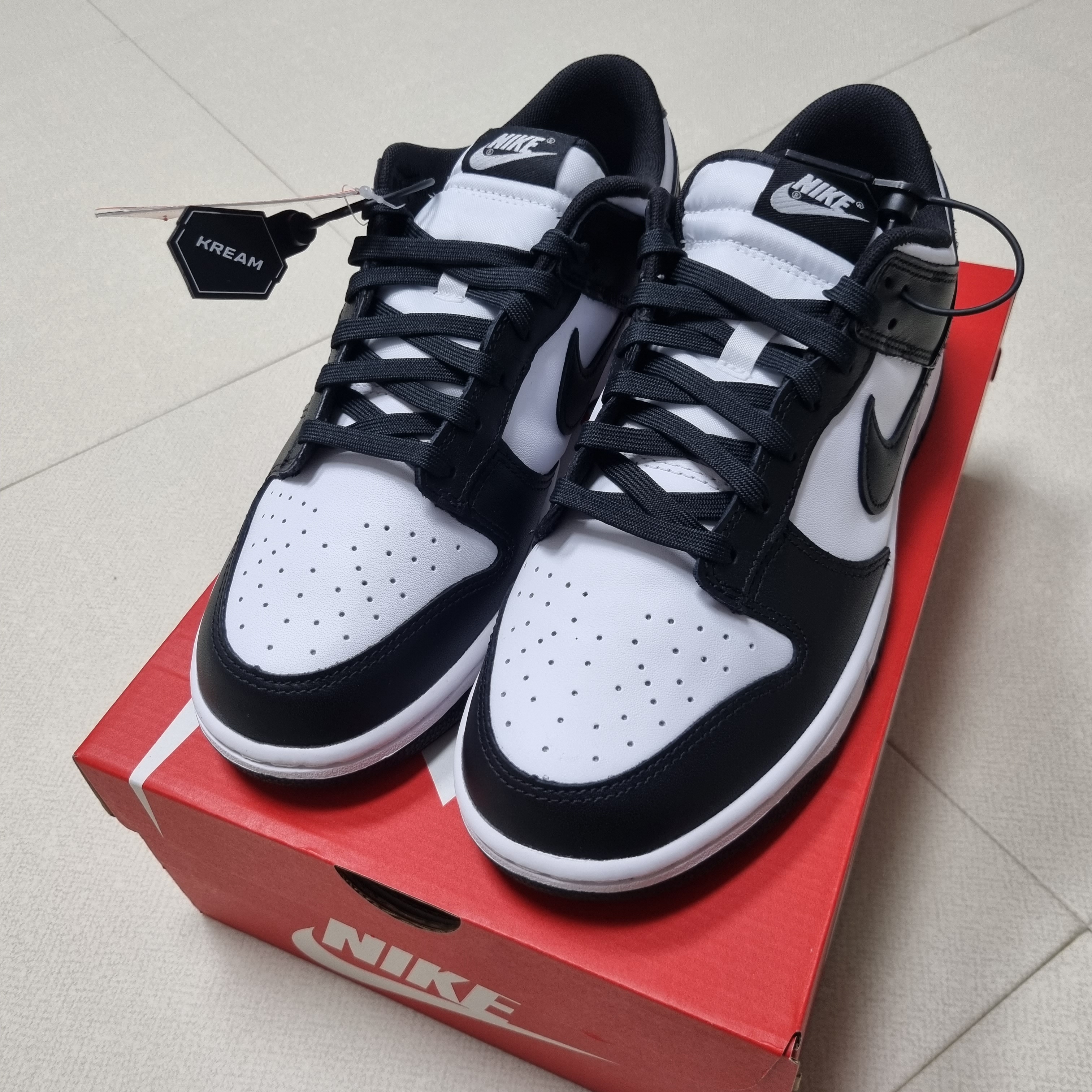 Nike Dunk Low Retro Black 착용 스타일 - 2