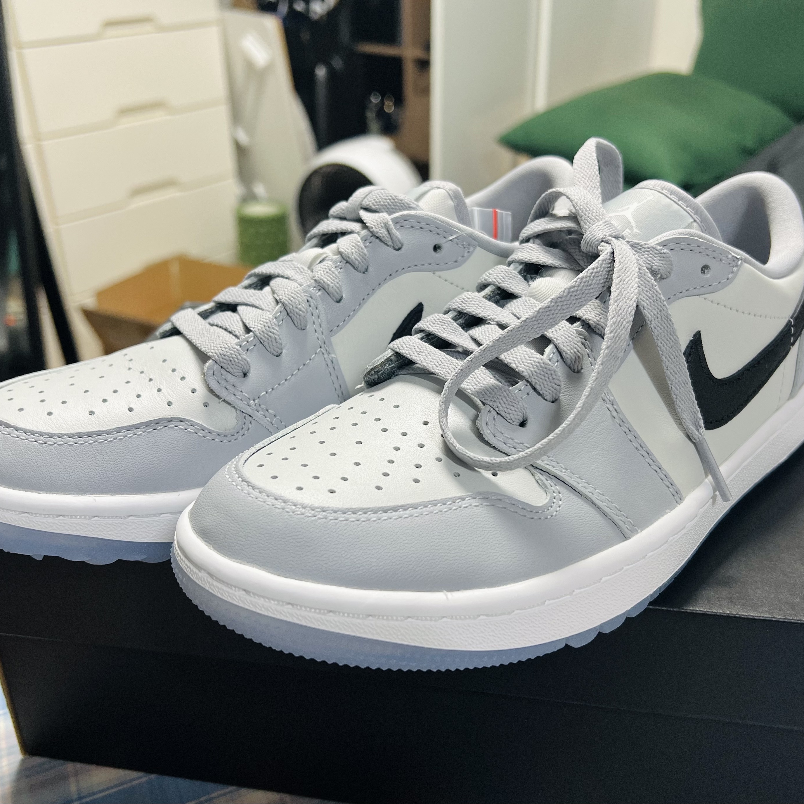 Jordan 1 Low Golf Wolf Grey 착용 스타일 - 2