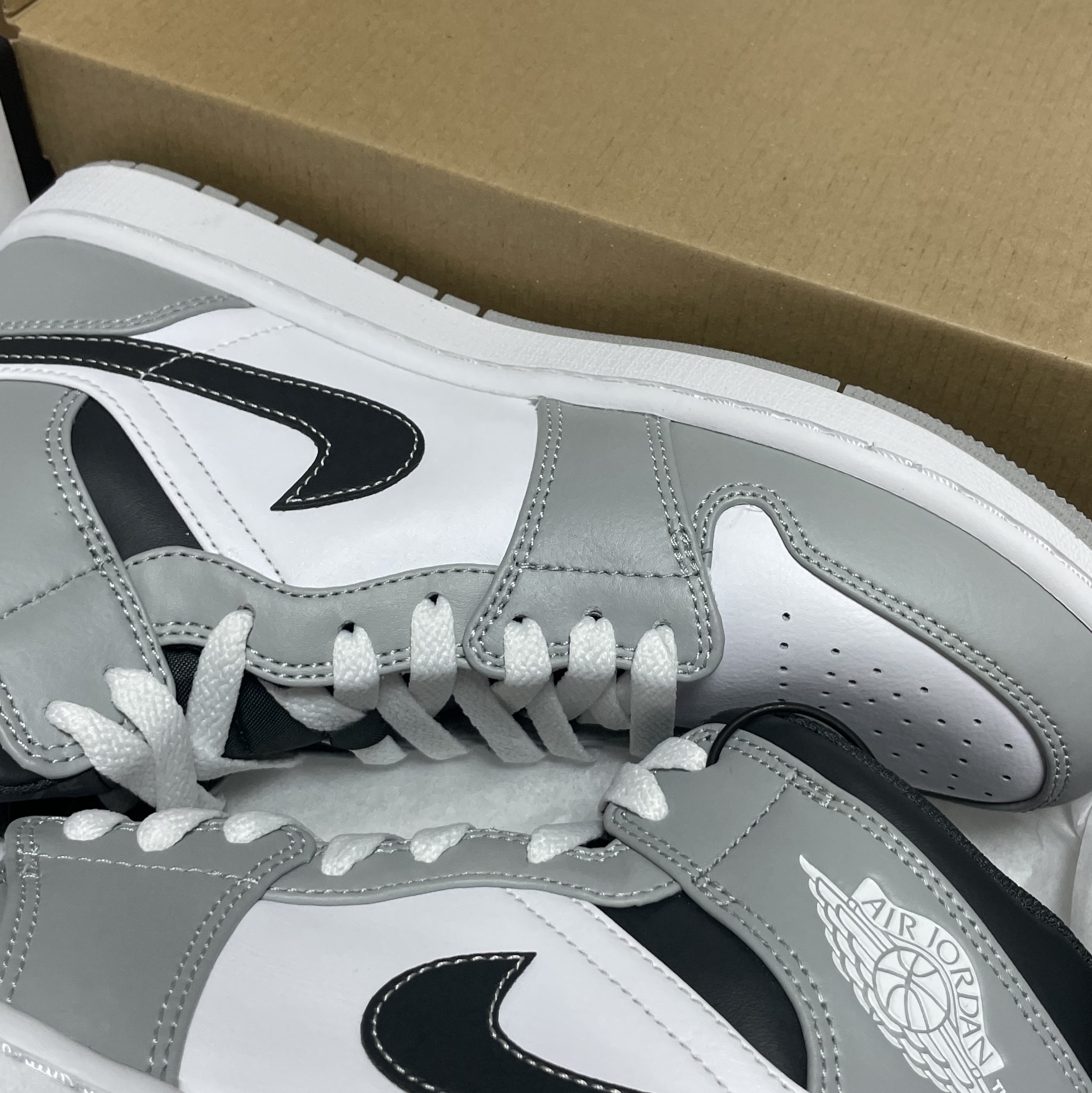 Jordan 1 Mid Light Smoke Grey Anthracite 착용 스타일