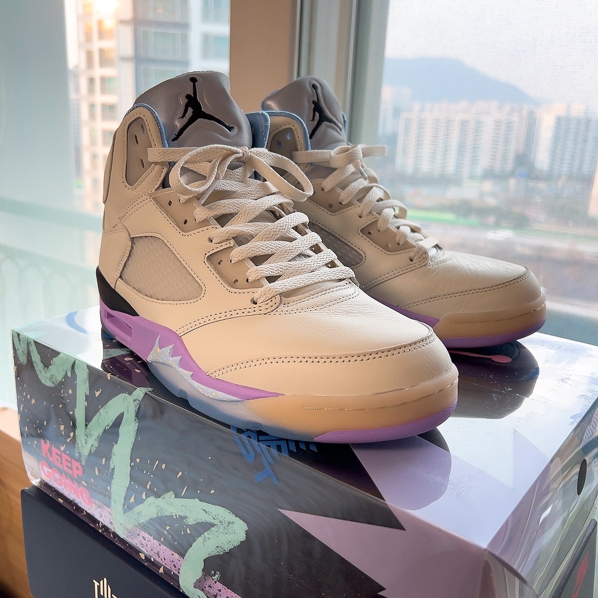 Jordan 5 x DJ Khaled Retro SP Sail Washed Yellow 착용 스타일 - 3