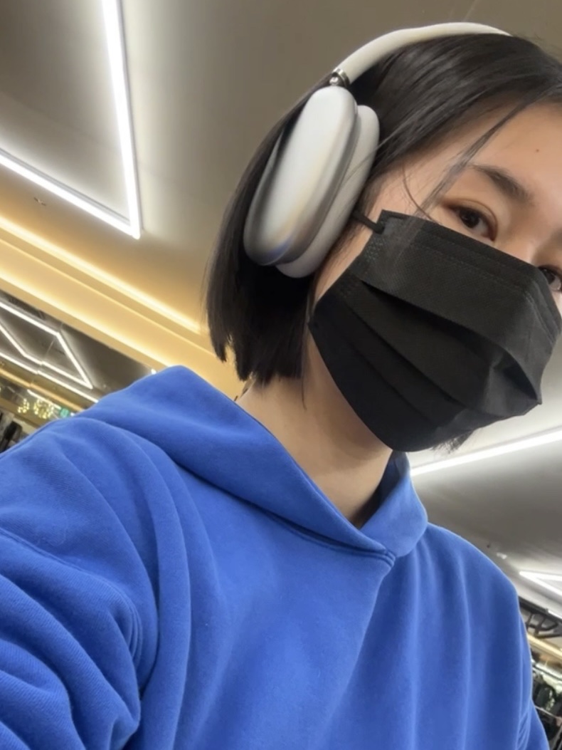 Apple AirPods Max Lightning Silver (Korean Ver.), Yeezy Gap Hoodie Blue 착용 스타일 - 2