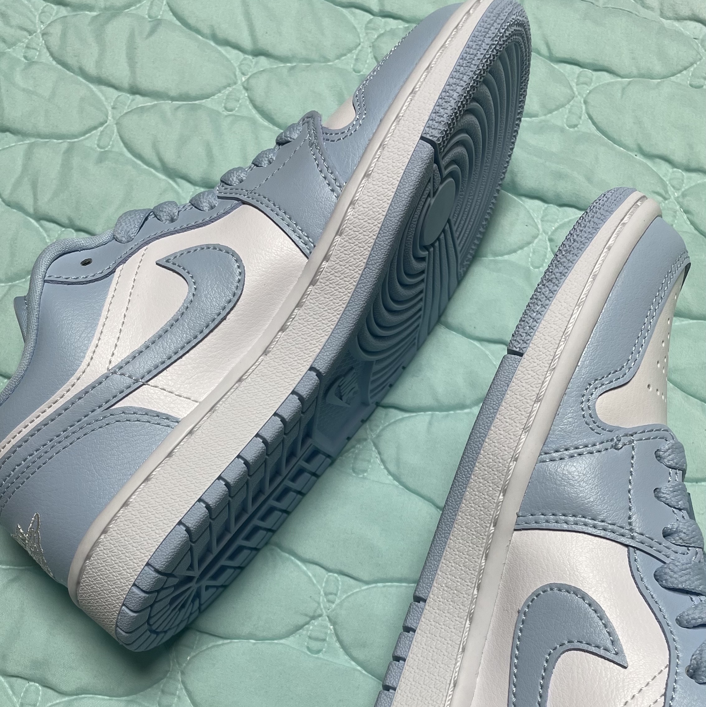 (W) Jordan 1 Low White Ice Blue 착용 스타일 - 1