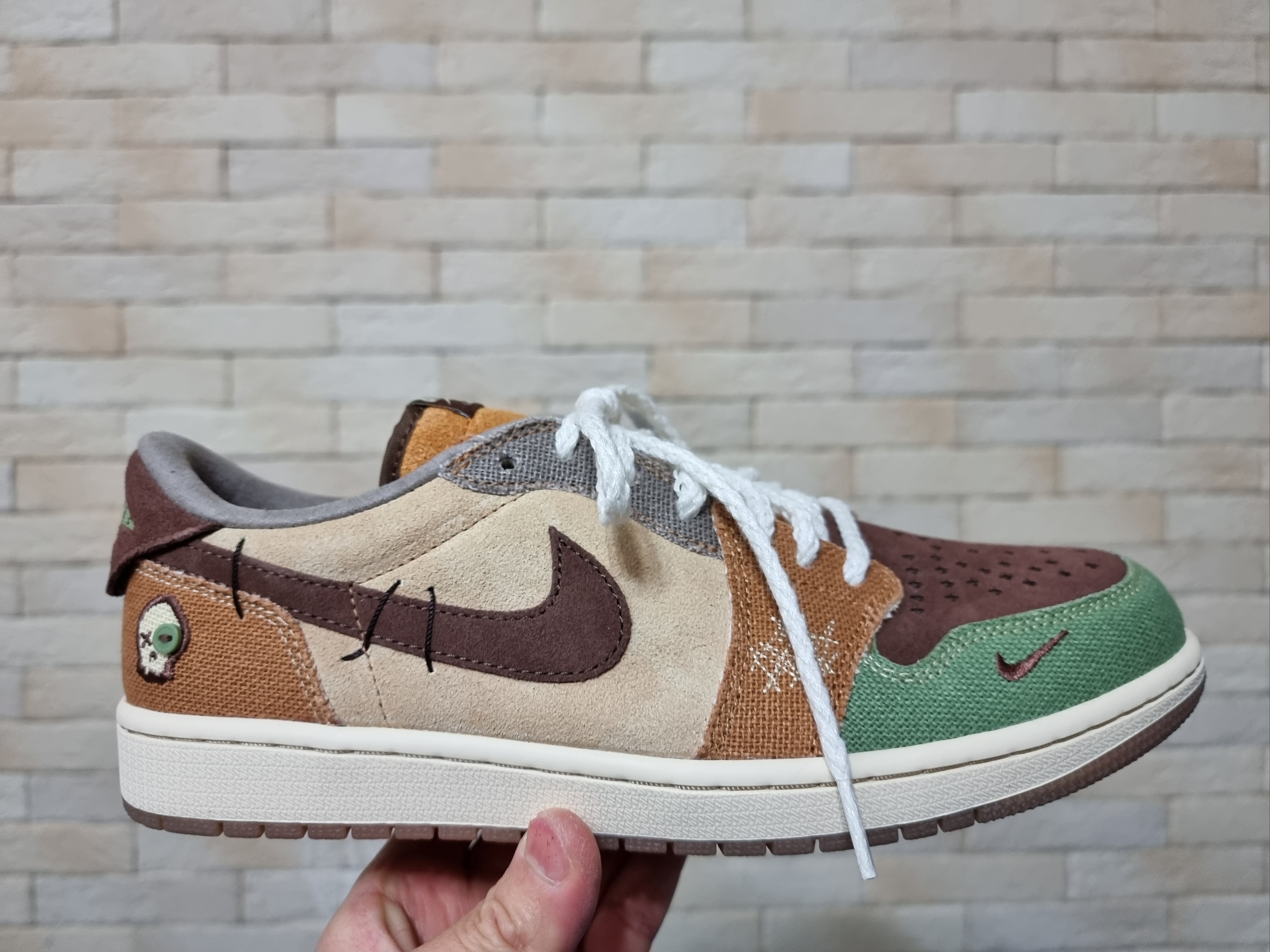 Jordan 1 x Zion Williamson Retro Low OG Flax and Oil Green 착용 스타일 - 2