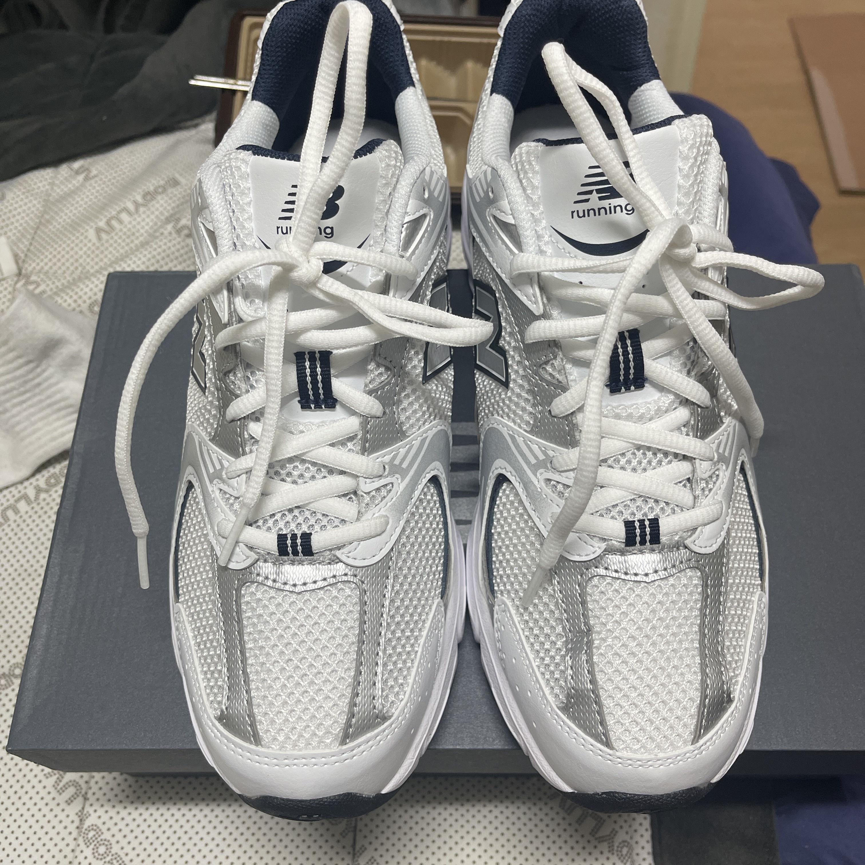 New Balance 530 White 착용 스타일 - 1