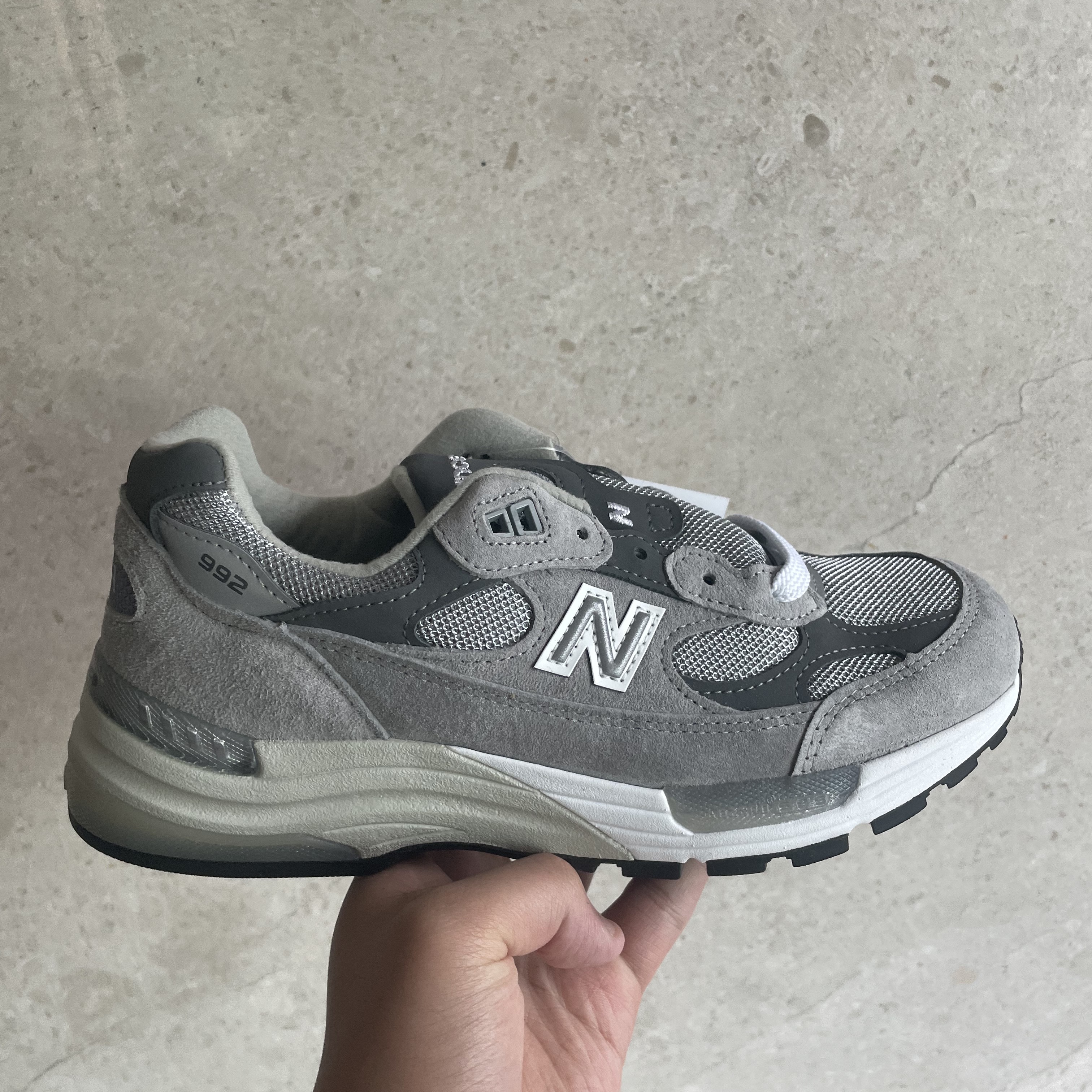 New Balance 992 Made in USA Grey - D Standard 착용 스타일 - 1