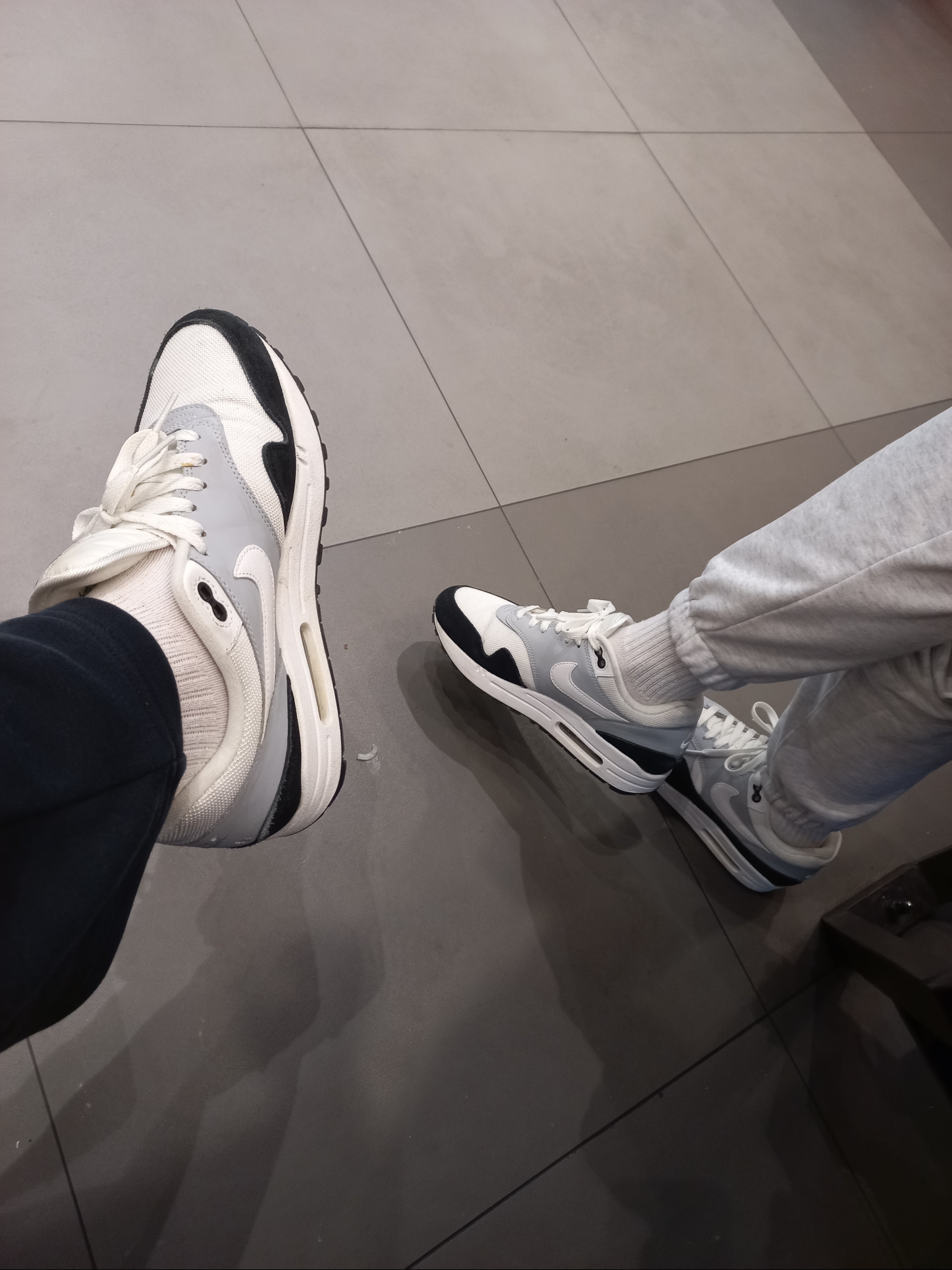 Nike Air Max 1 Wolf Grey Black 착용 스타일