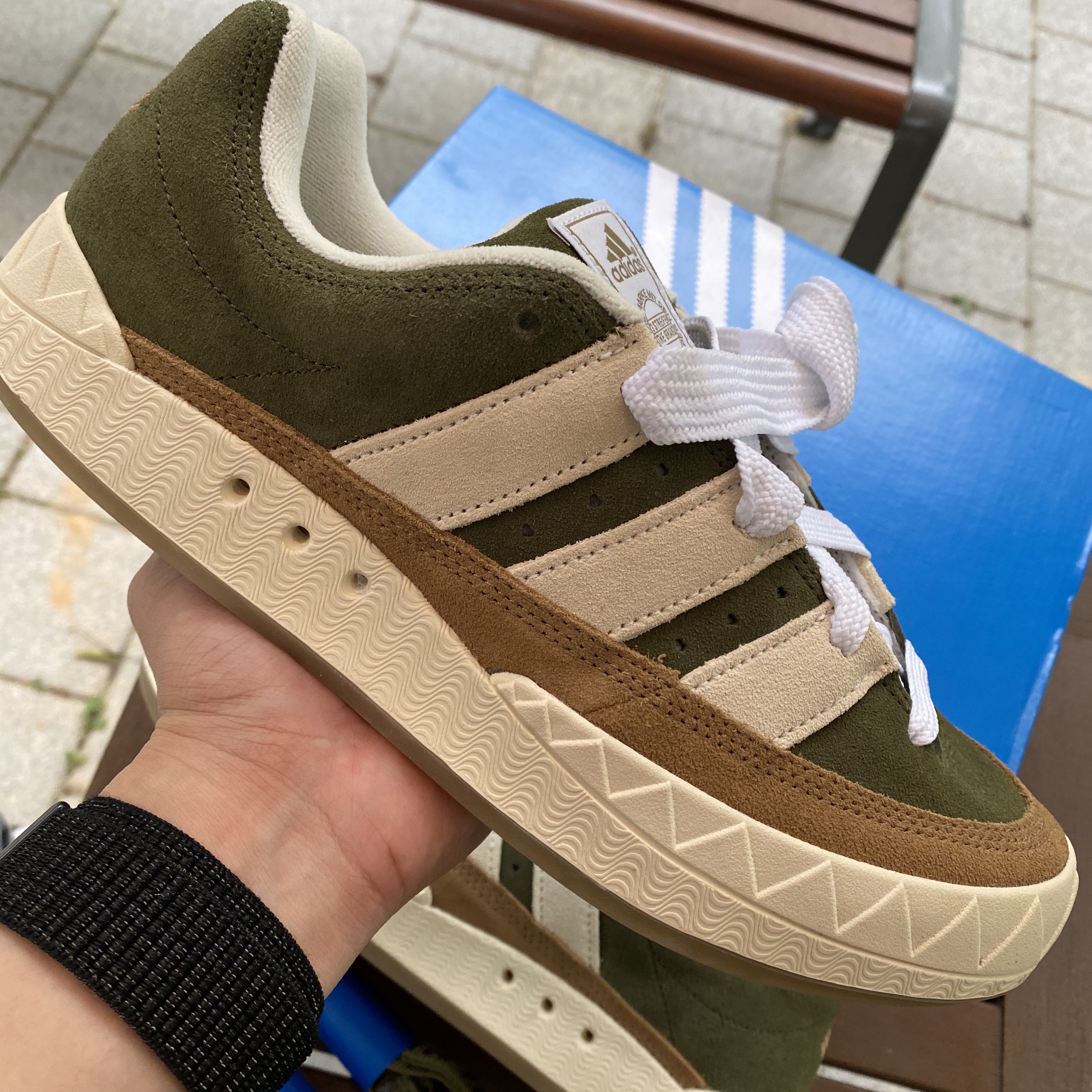 Adidas x Human Made Adimatic Brown 착용 스타일 - 4