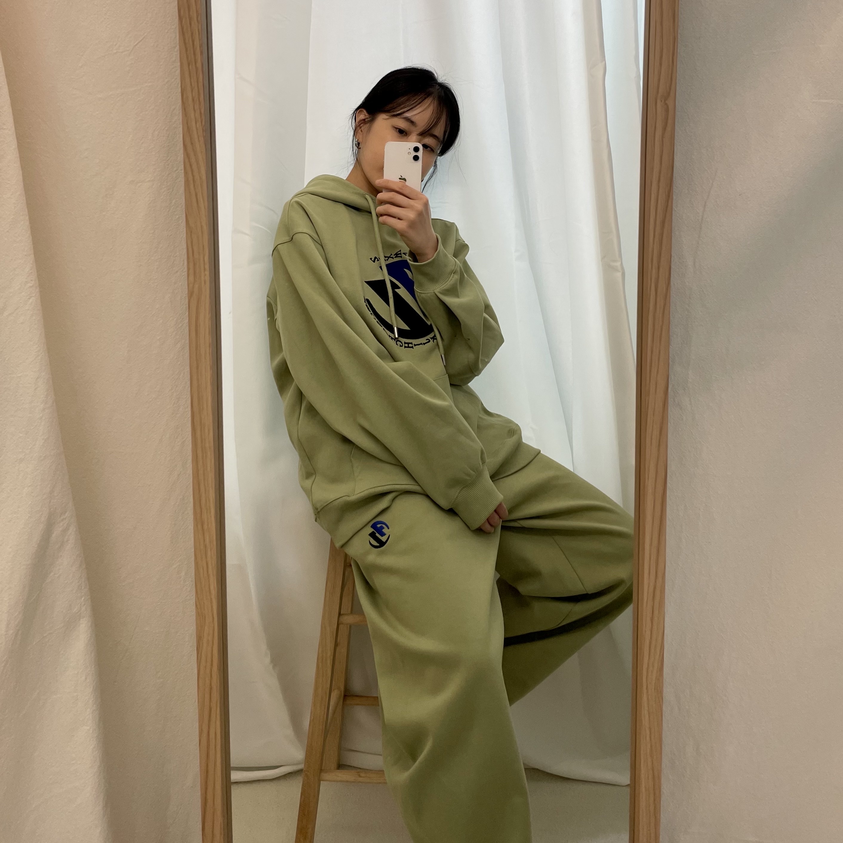 Zara x Ader Error Embroidery Hooded Sweatshirt Light Green, Zara x Ader Error Jogger Pants Light Green 착용 스타일 - 1