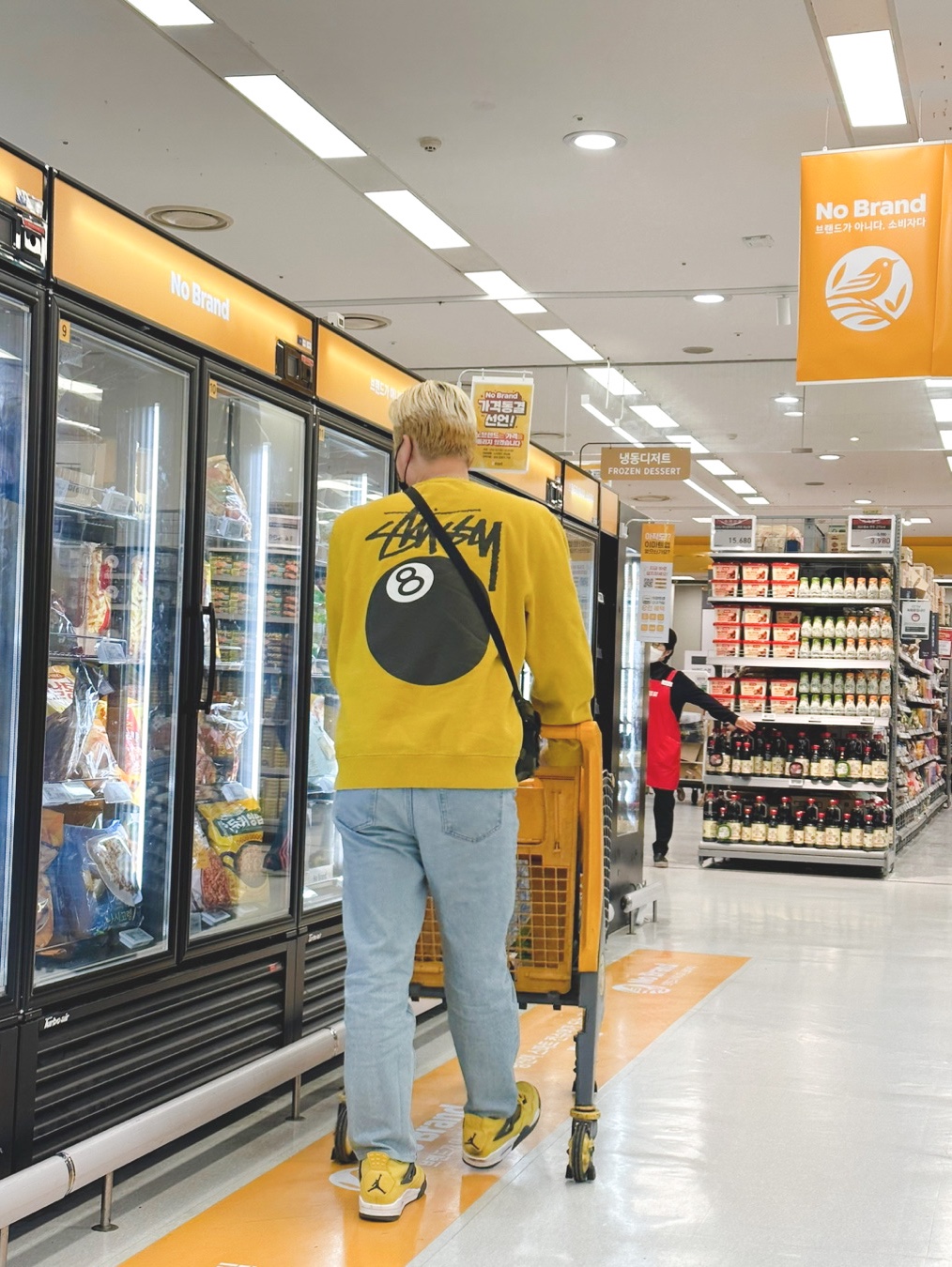 Jordan 4 Retro Tour Yellow 착용 스타일