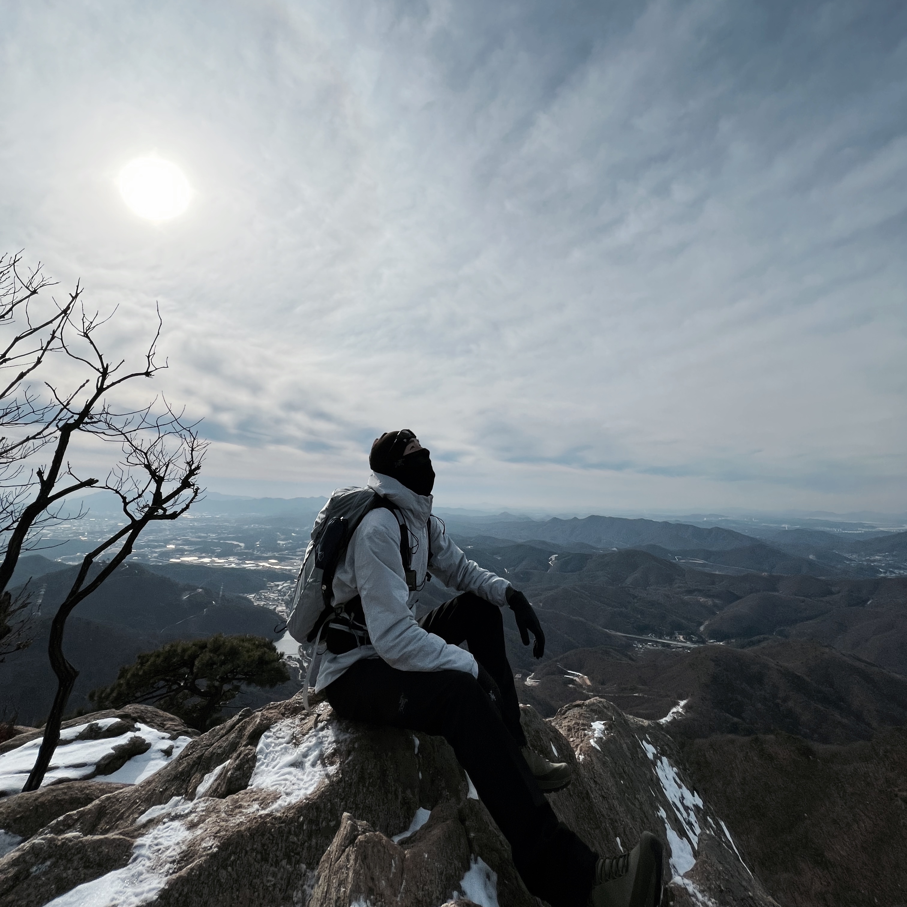 Arc'teryx Atom LT Hoody Solitude 착용 스타일 - 1