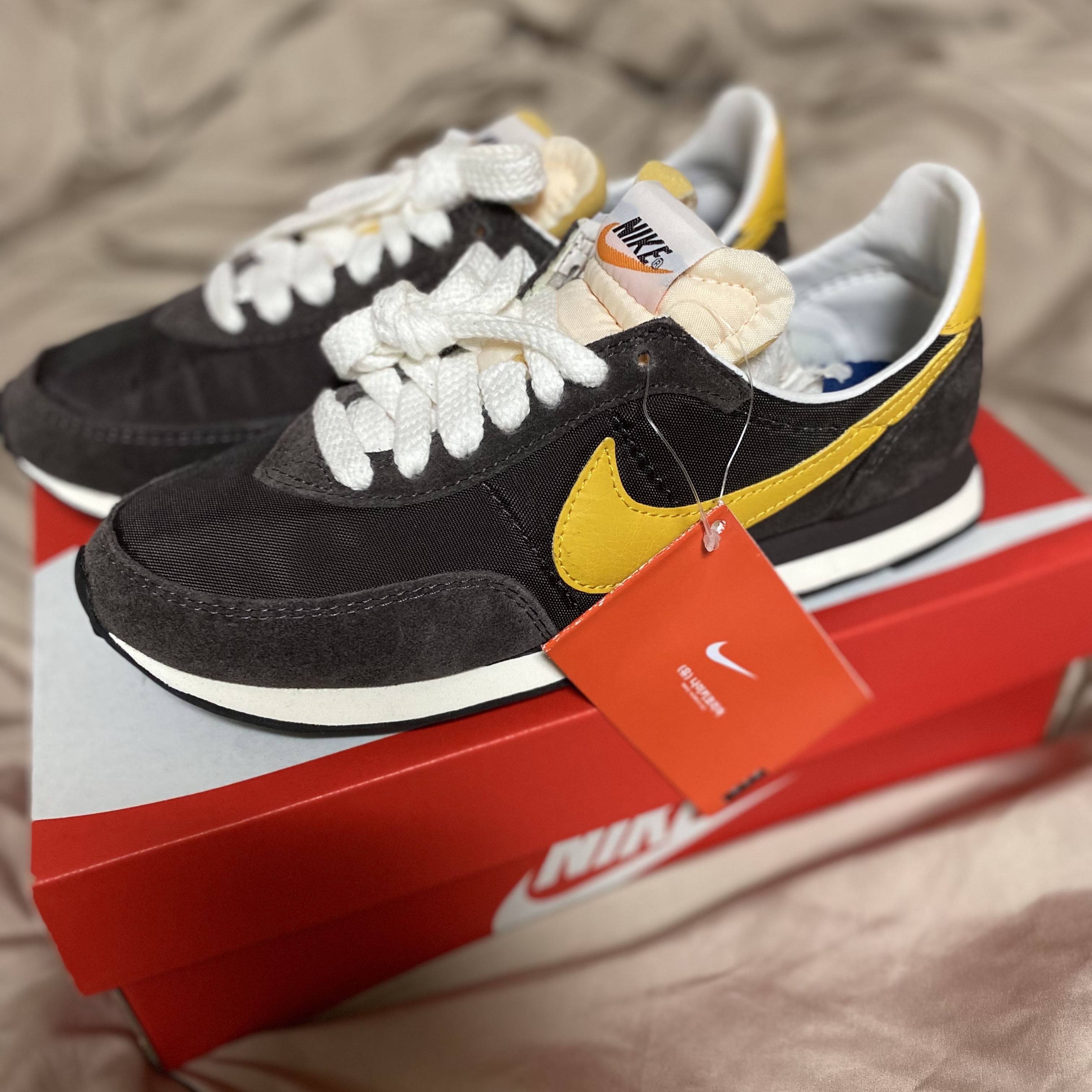 Nike Waffle Trainer 2 Black Sail, Nike Waffle Trainer 2 Hyper Royal Rattan 착용 스타일