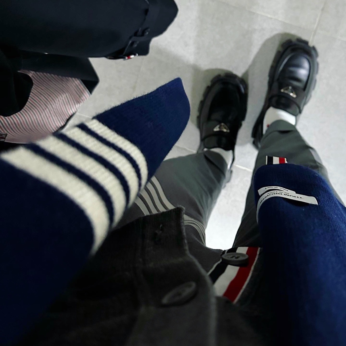 Prada Monolith Brushed Leather Loafers Black, Thom Browne Sustainable Fine Merino Wool 4-Bar Classic Cardigan Medium Grey 착용 스타일