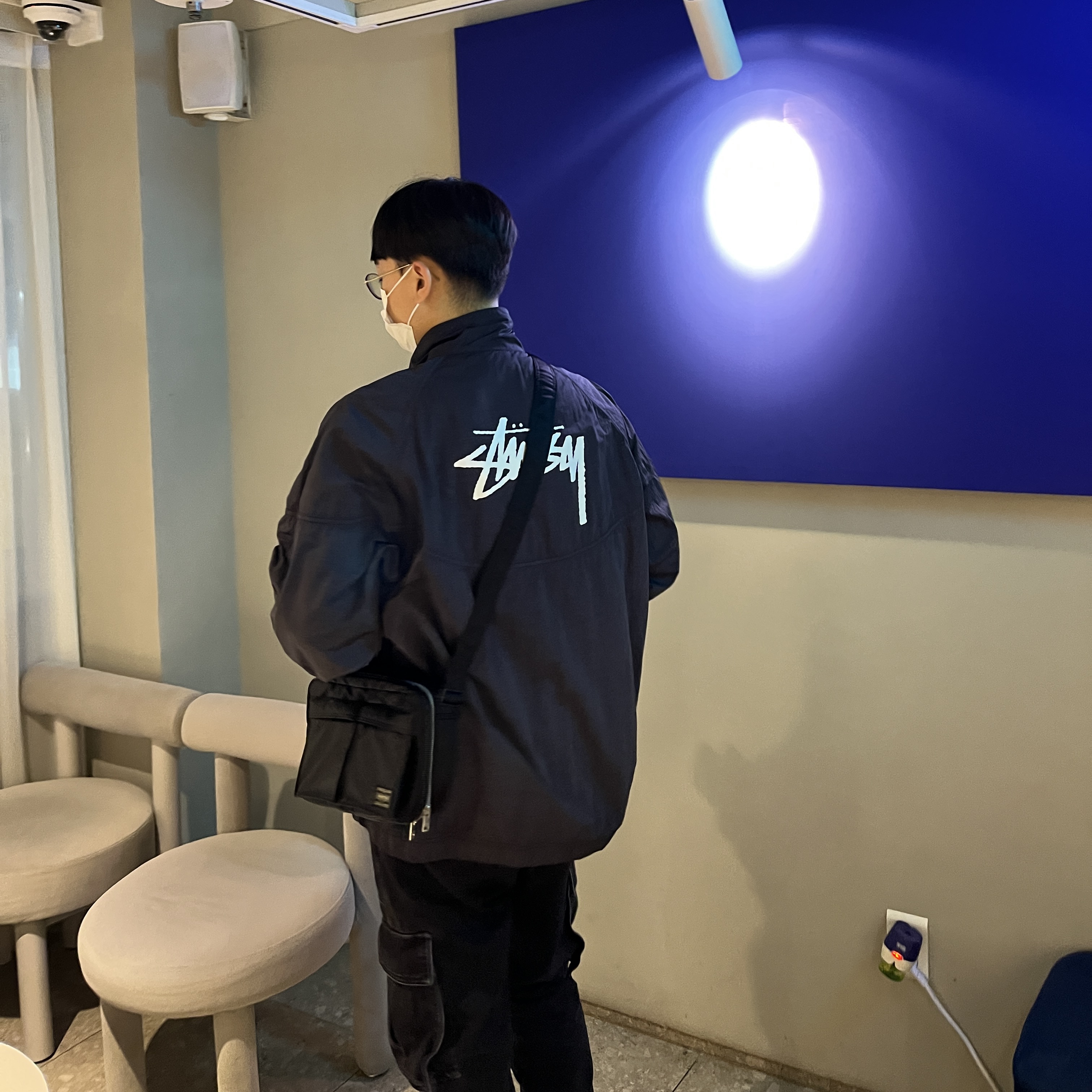 Nike x Stussy Windrunner Jacket Off Noir, Porter Tanker Shoulder Bag S Black 착용 스타일 - 2