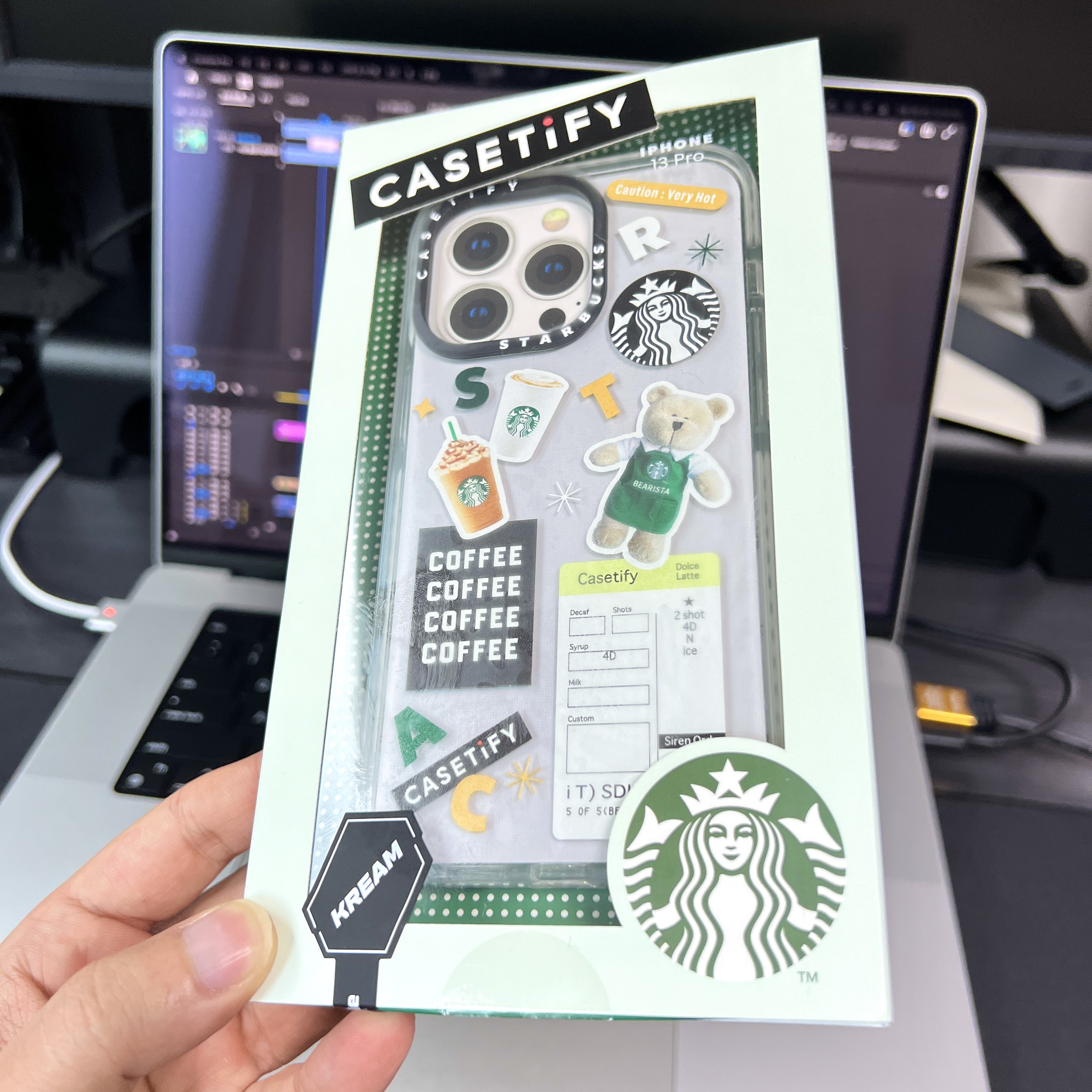 Casetify x Starbucks Icon Impact iPhone Case Clear 착용 스타일 - 3