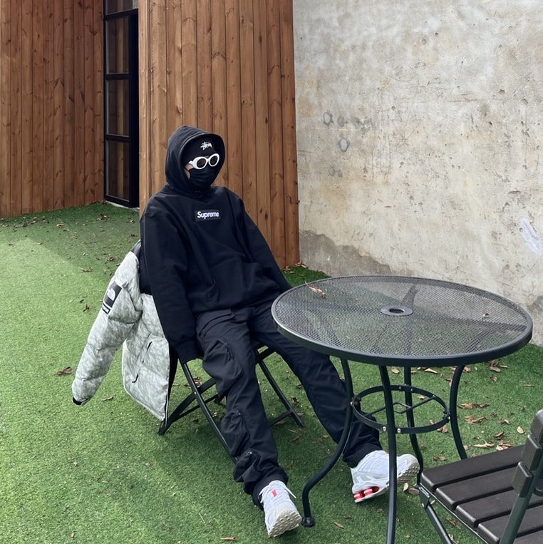 Supreme x The North Face Paper Print Nuptse Jacket - 19FW, Supreme Box Logo Hooded Sweatshirt Black - 21FW 착용 스타일