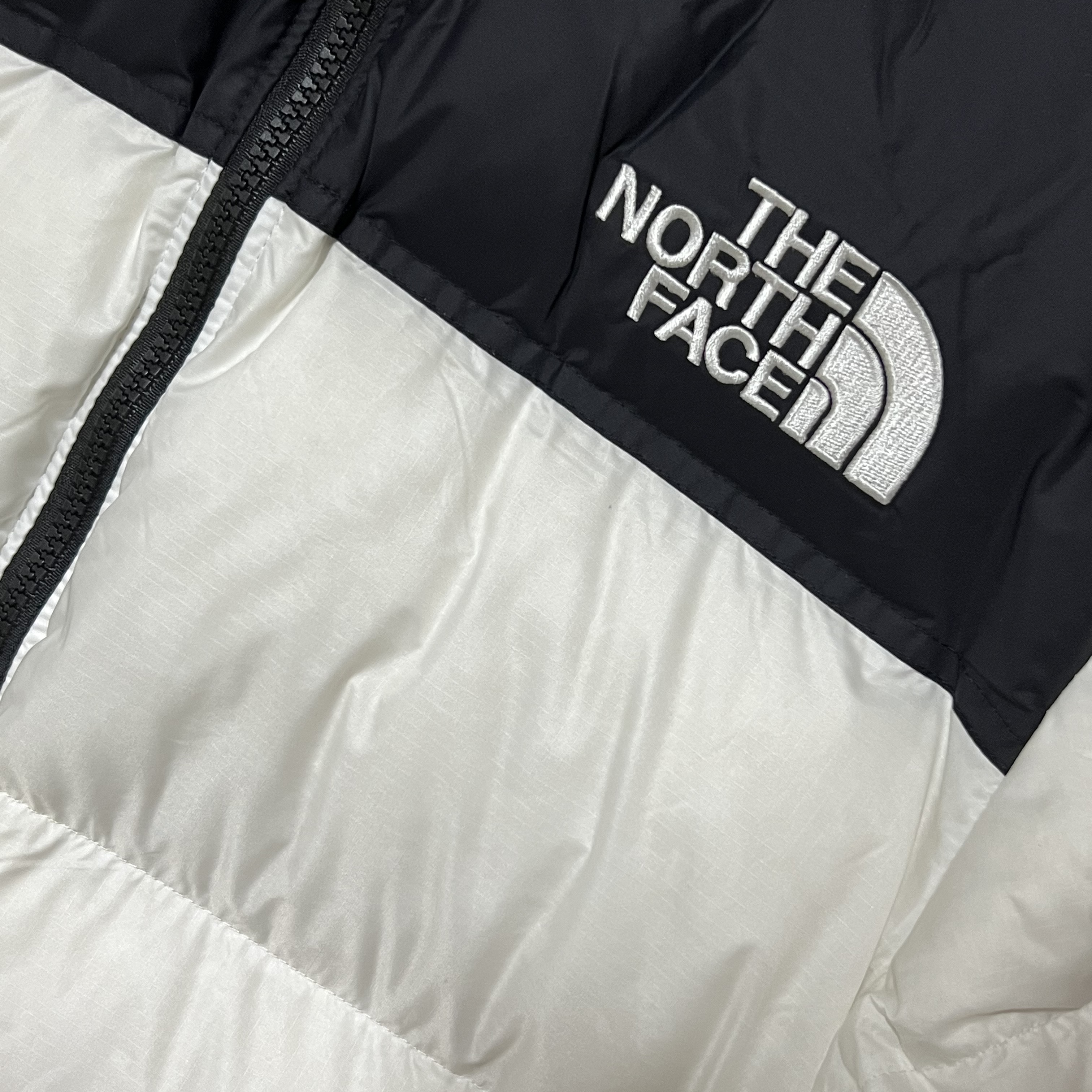 The North Face 1996 Eco Nuptse Jacket White 착용 스타일 - 1