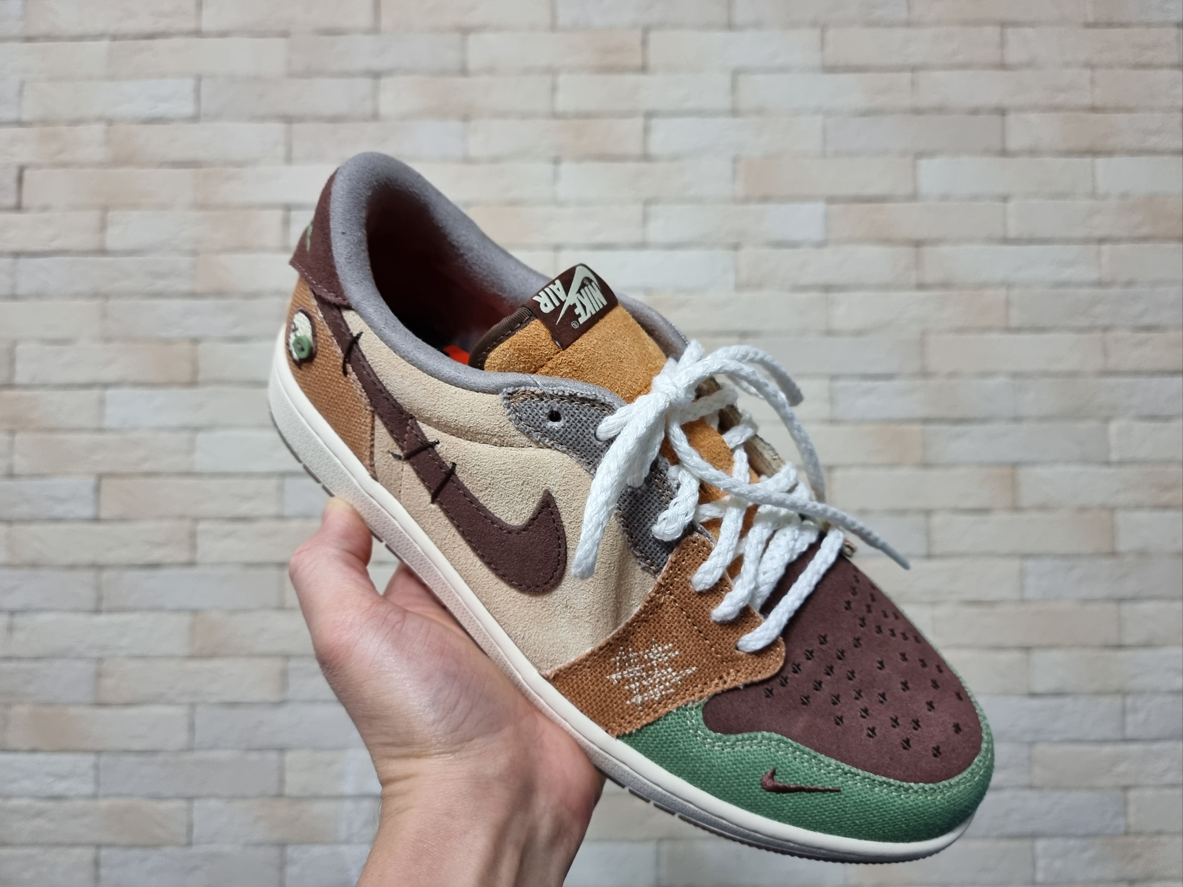 Jordan 1 x Zion Williamson Retro Low OG Flax and Oil Green 착용 스타일 - 4