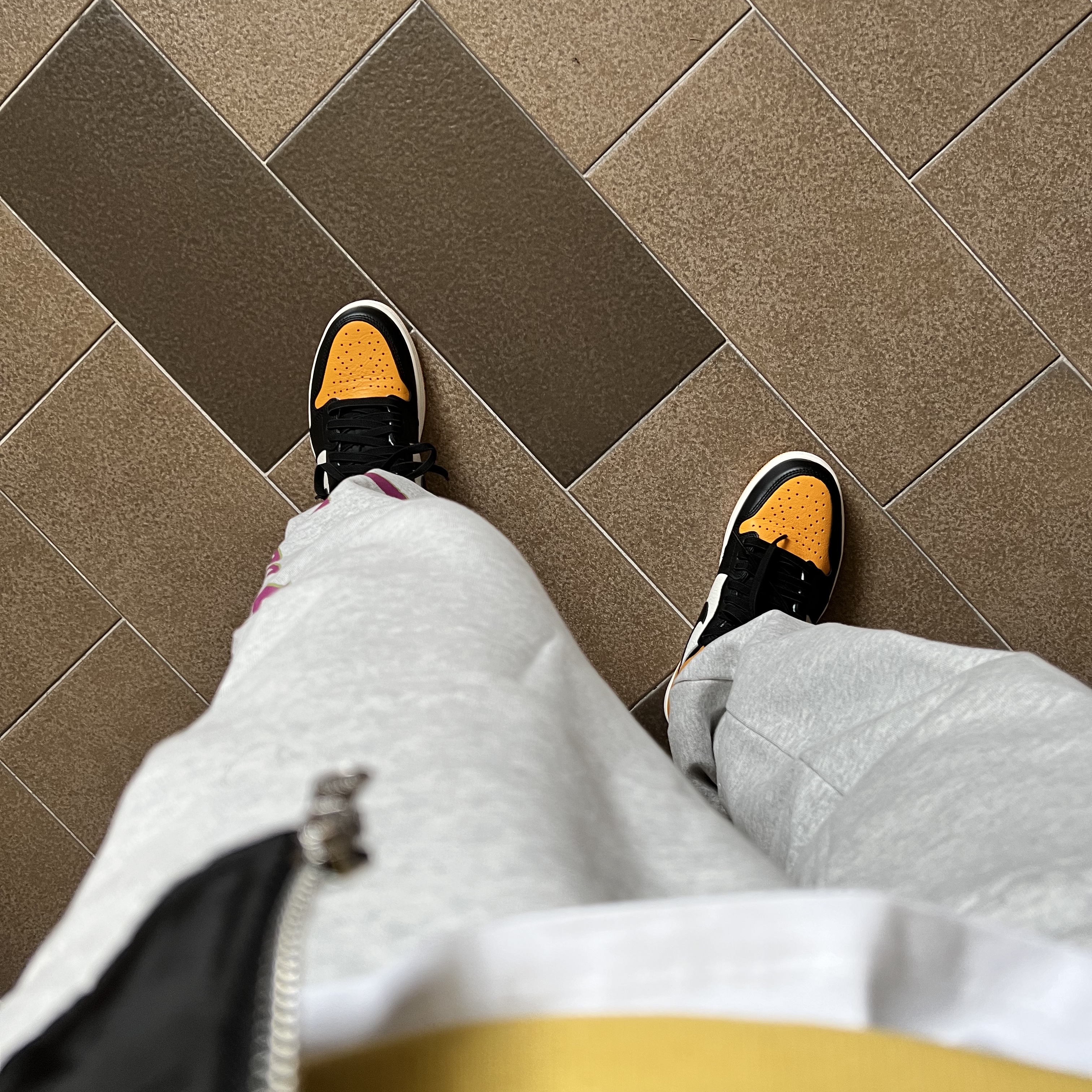 Jordan 1 Retro High OG Taxi 착용 스타일 - 2