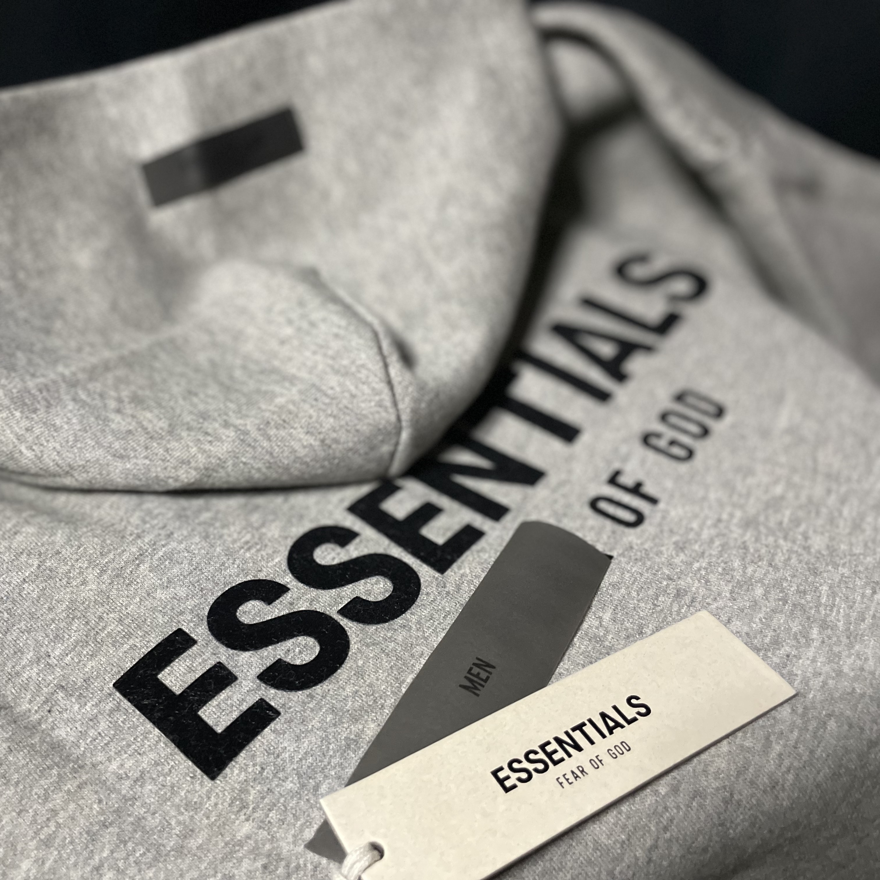 Essentials The Core Collection Hoodie Dark Oatmeal 착용 스타일 - 2