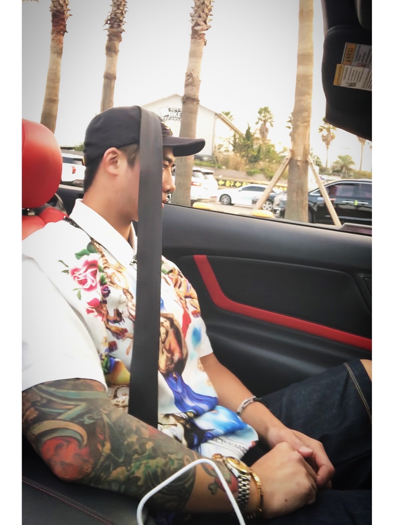 Supreme Heavenly Silk Polo White - 22FW, Louis Vuitton Monogram Chain Necklace Silver 착용 스타일 - 3